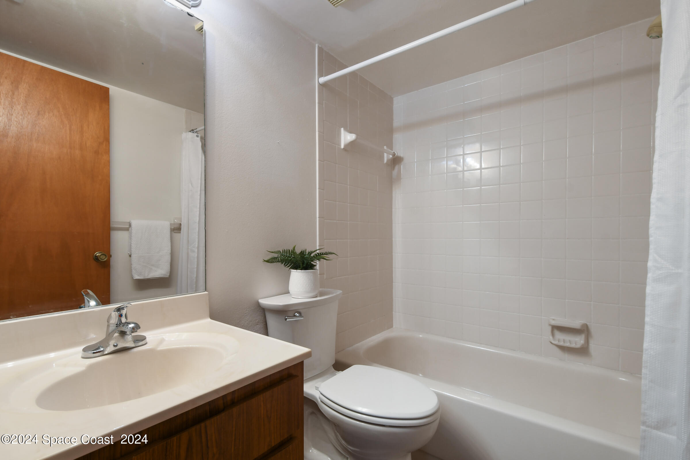 8494 Ridgewood Avenue, 4305