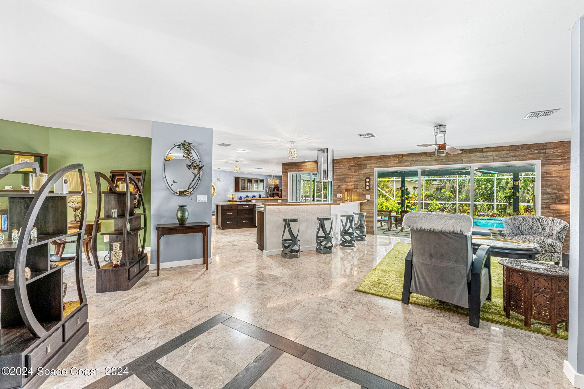 1401 S Riverside Drive