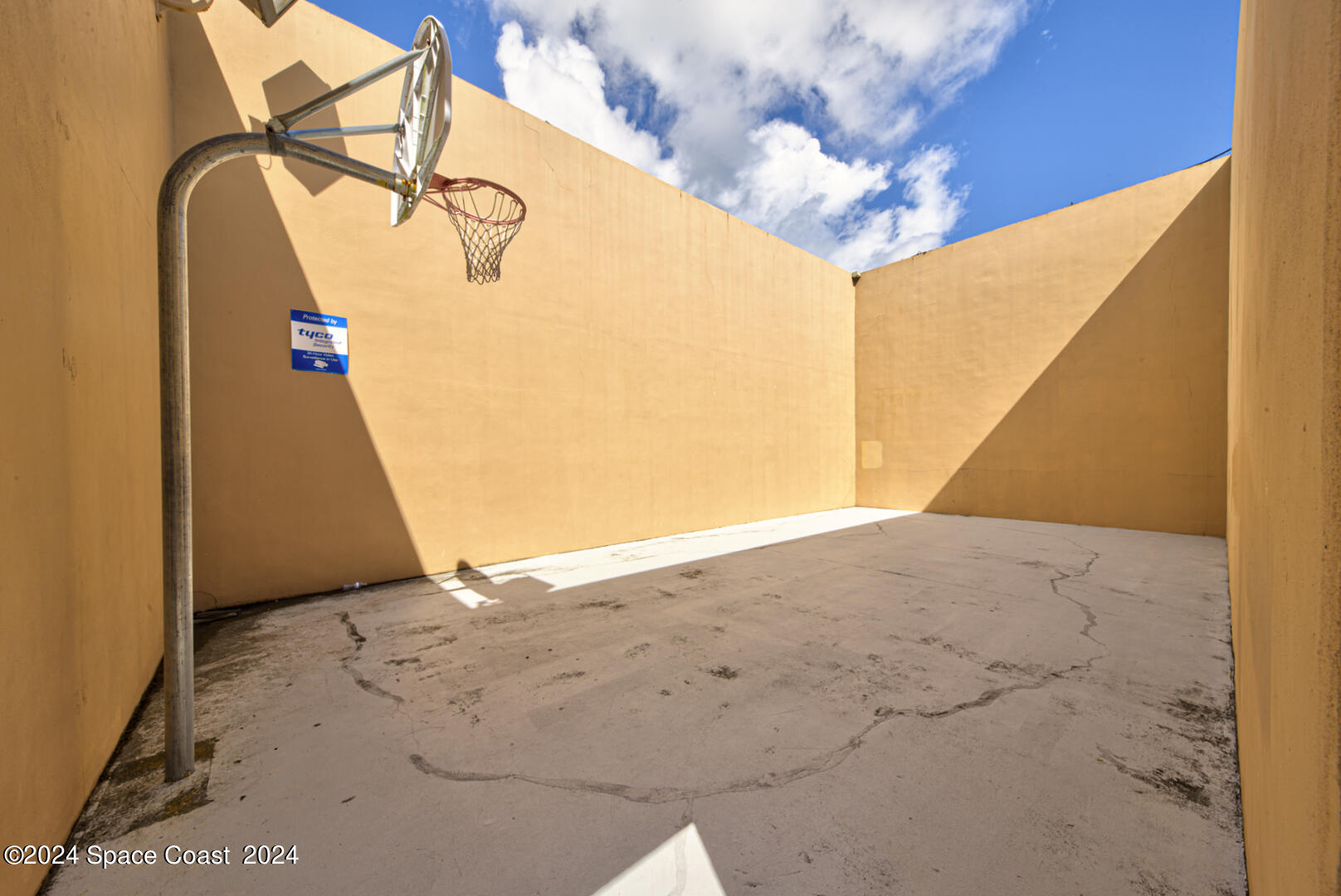 240 Spring Drive, 7