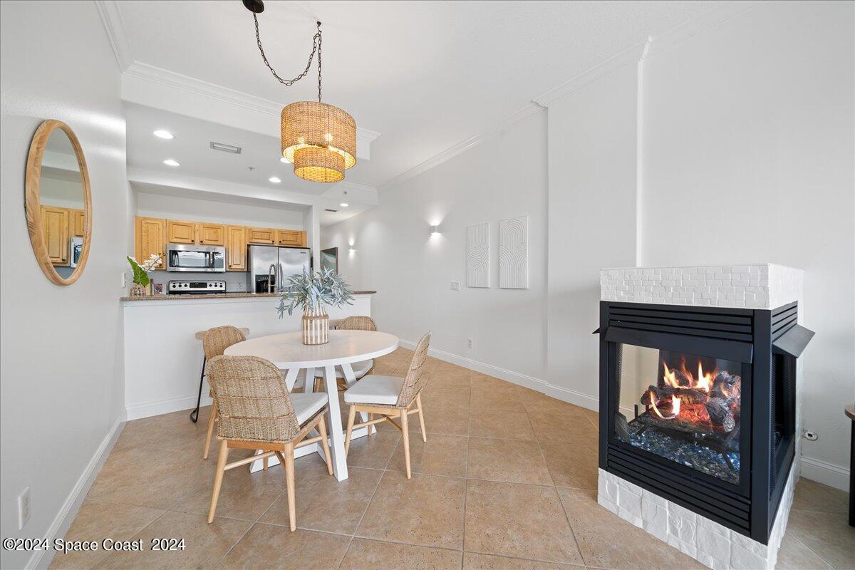 601 N Miramar Avenue, 303