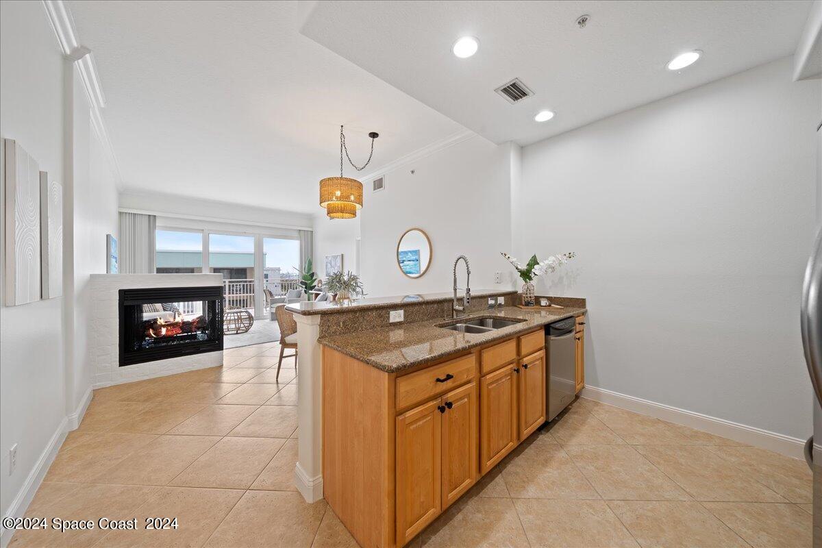 601 N Miramar Avenue, 303