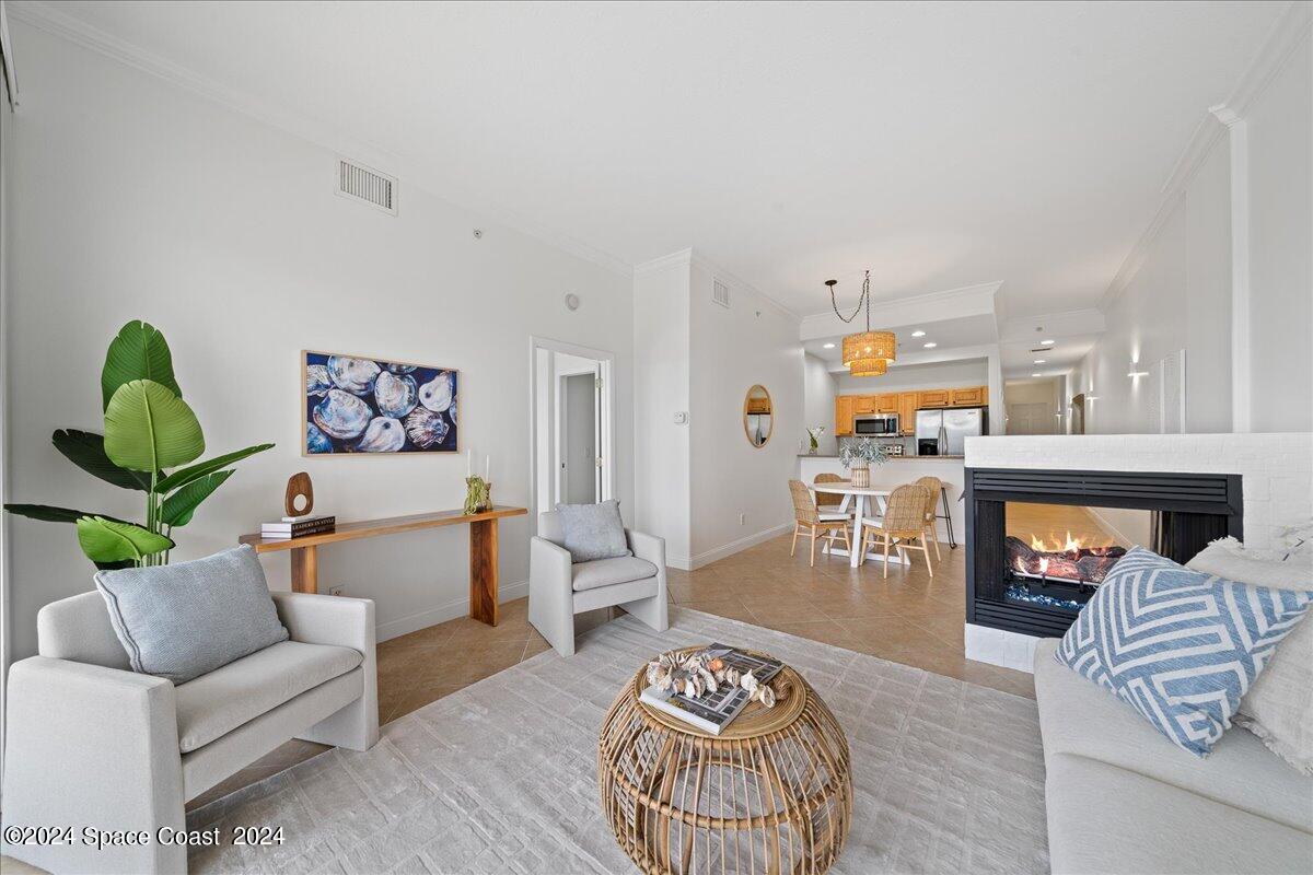 601 N Miramar Avenue, 303