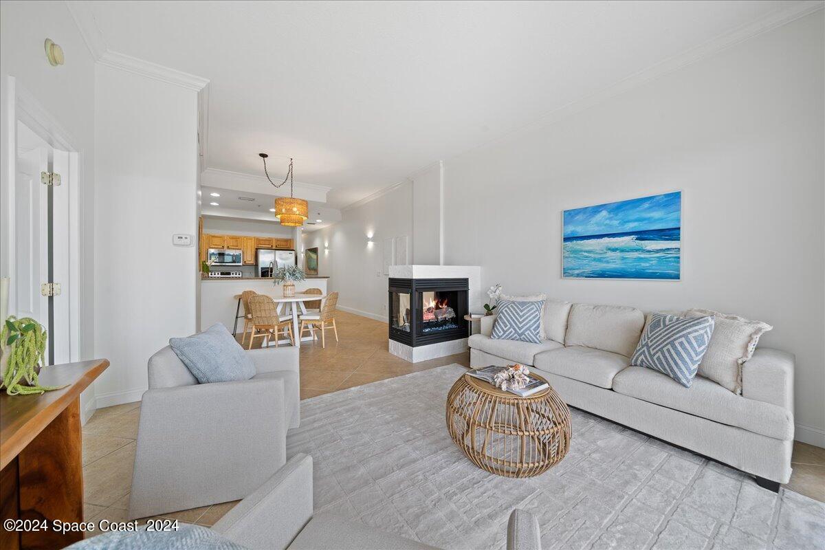 601 N Miramar Avenue, 303