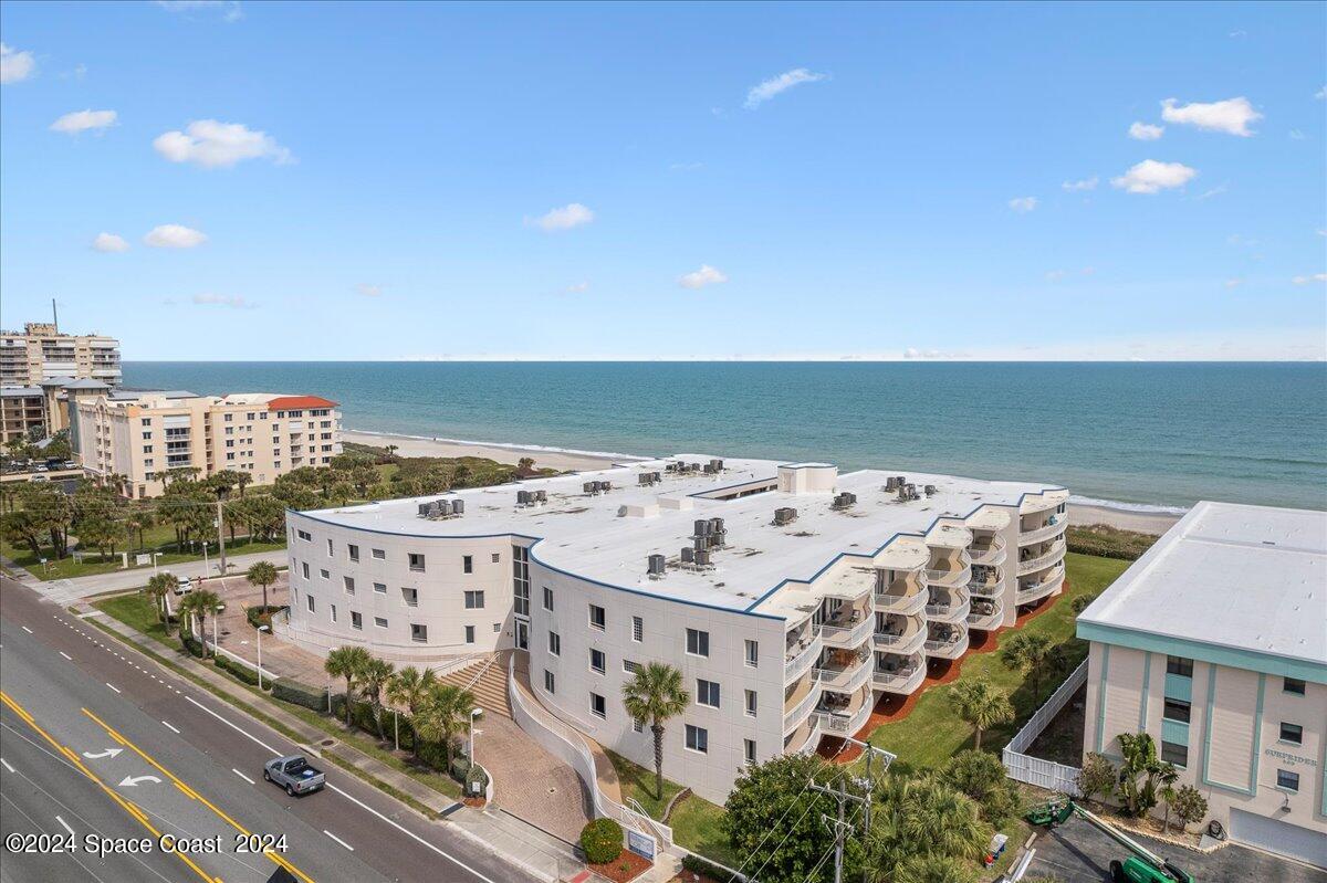 601 N Miramar Avenue, 303