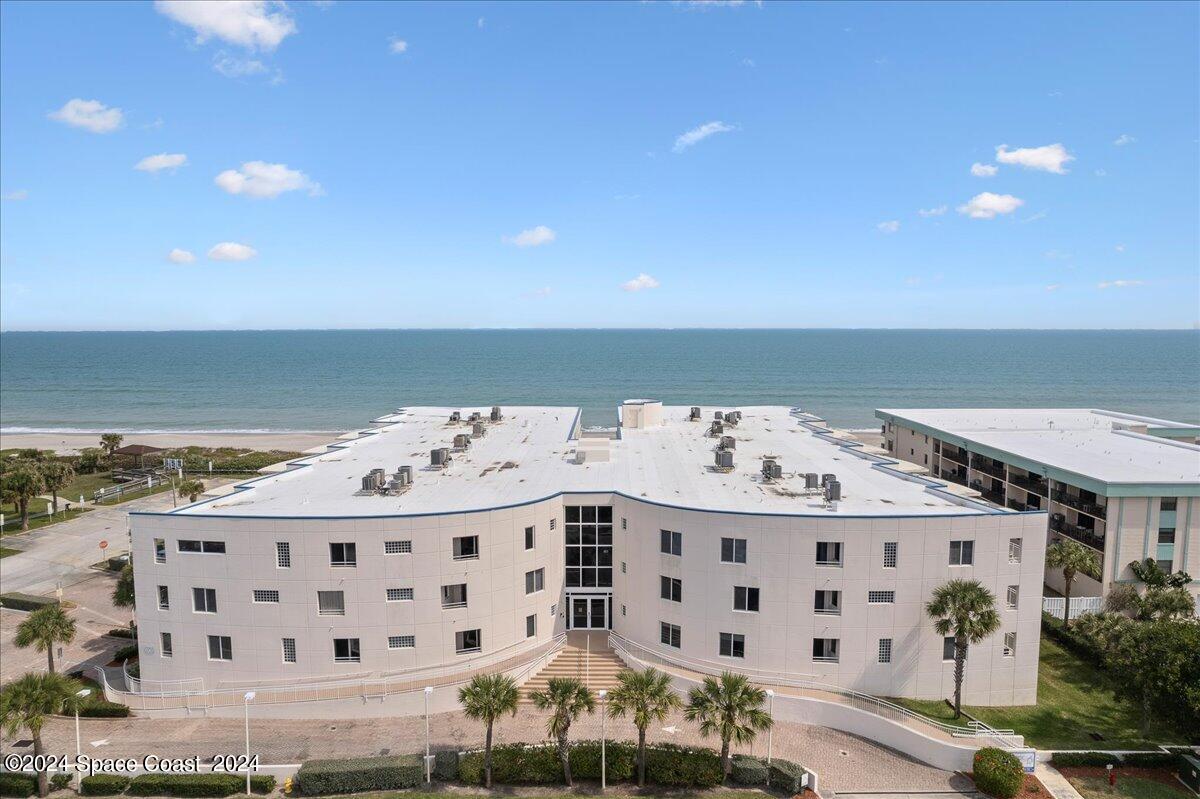 601 N Miramar Avenue, 303