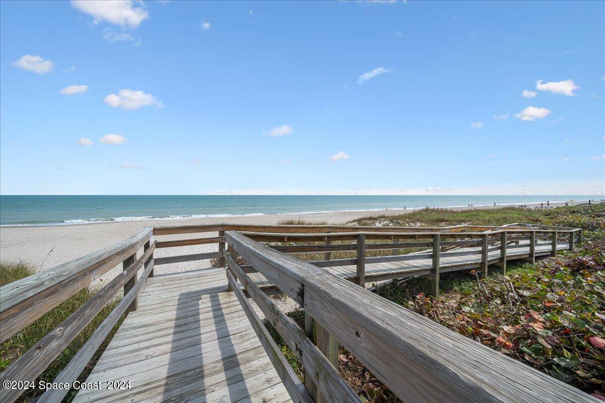 601 N Miramar Avenue, 303