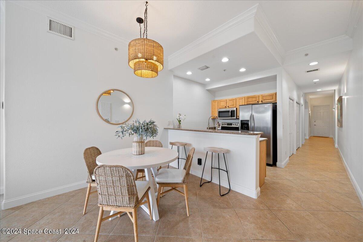 601 N Miramar Avenue, 303