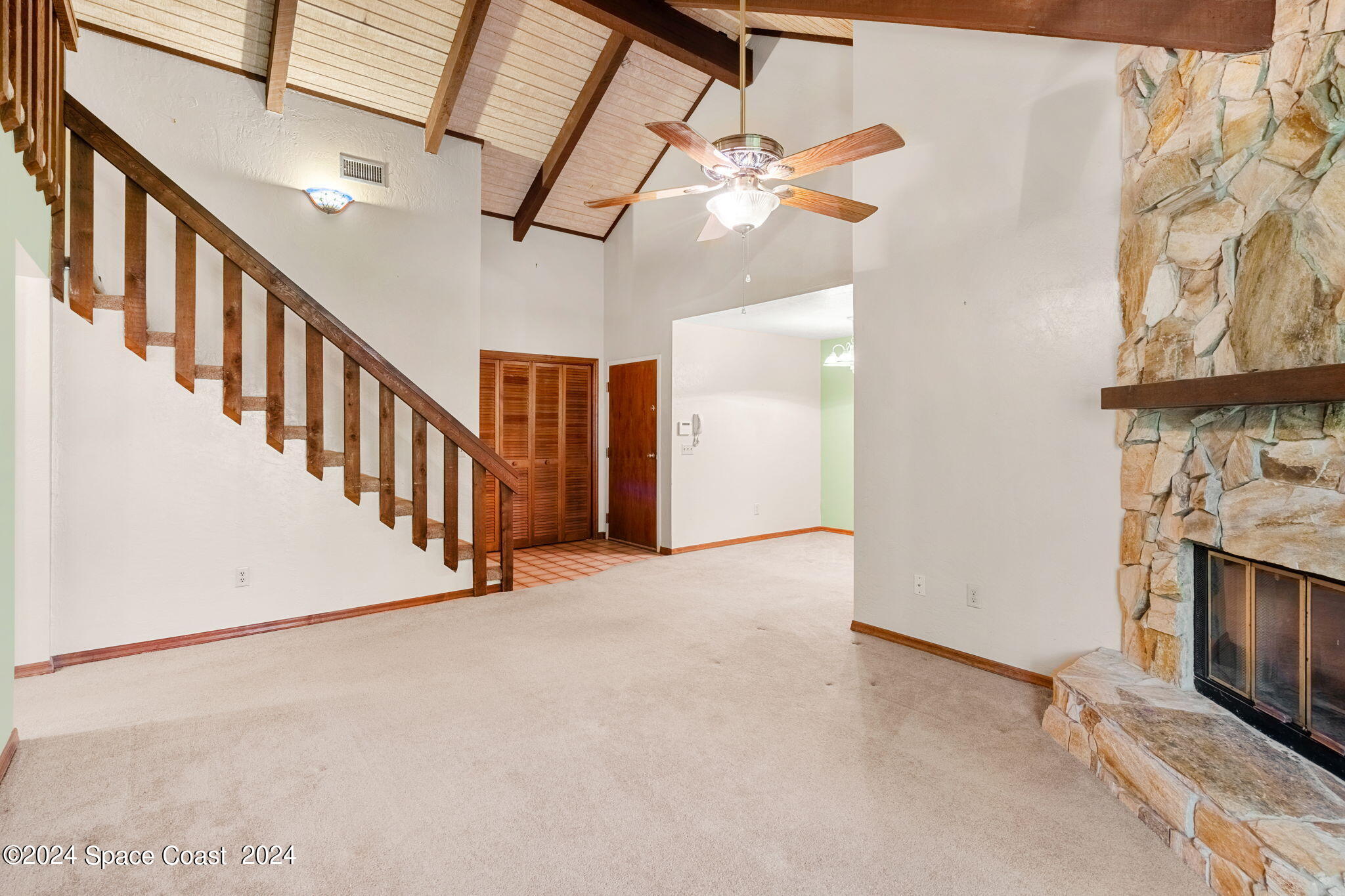 9040 York Lane, 16