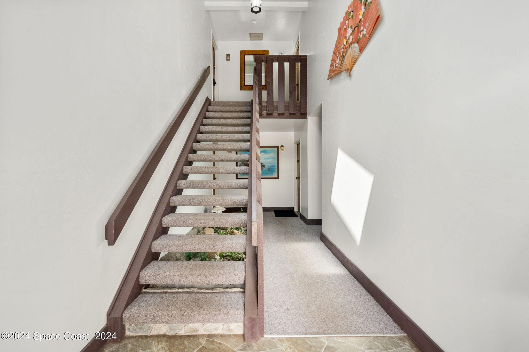 9040 York Lane, 16