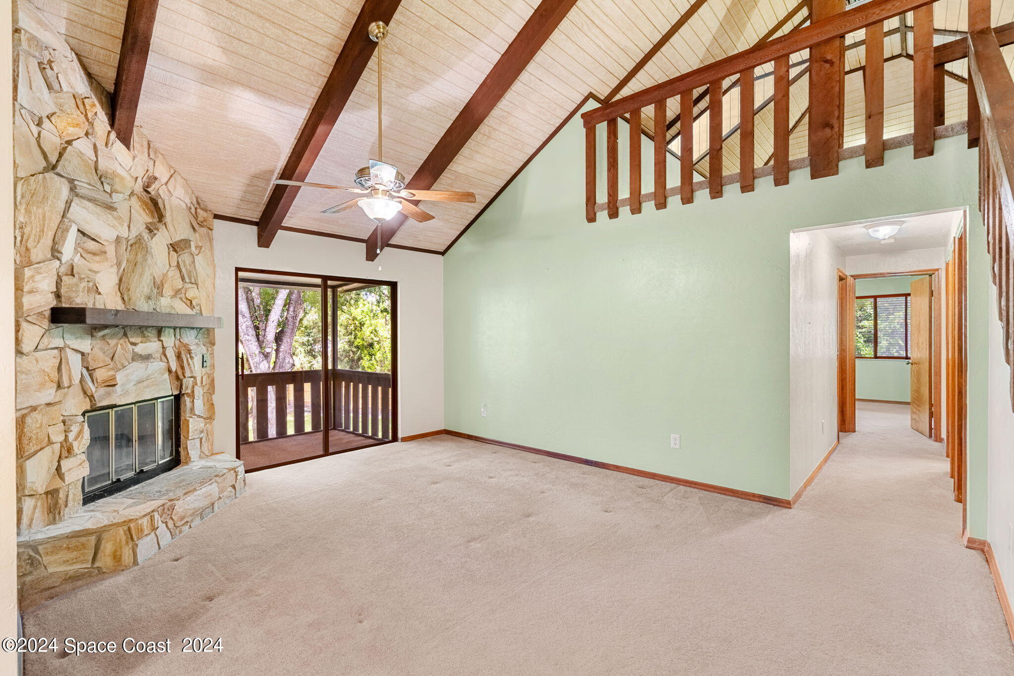 9040 York Lane, 16