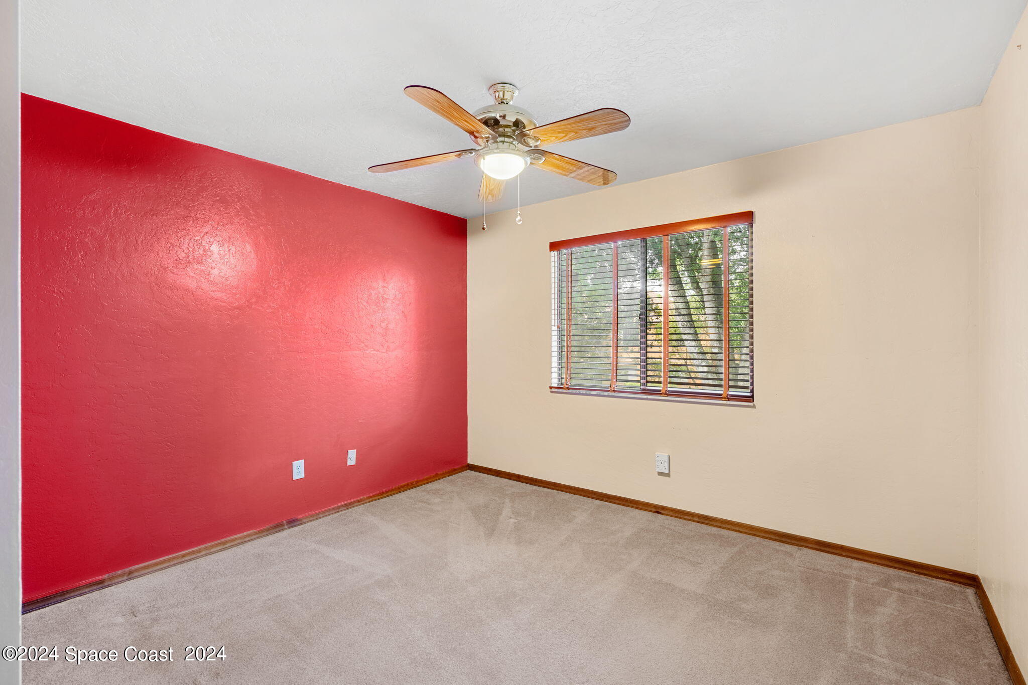 9040 York Lane, 16