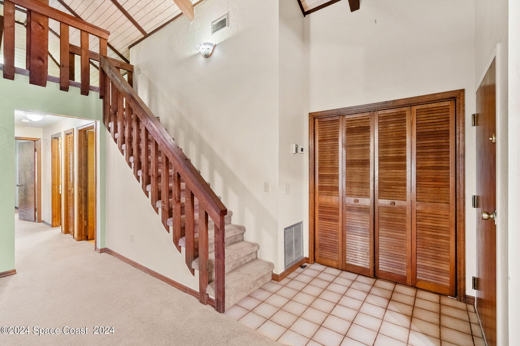 9040 York Lane, 16