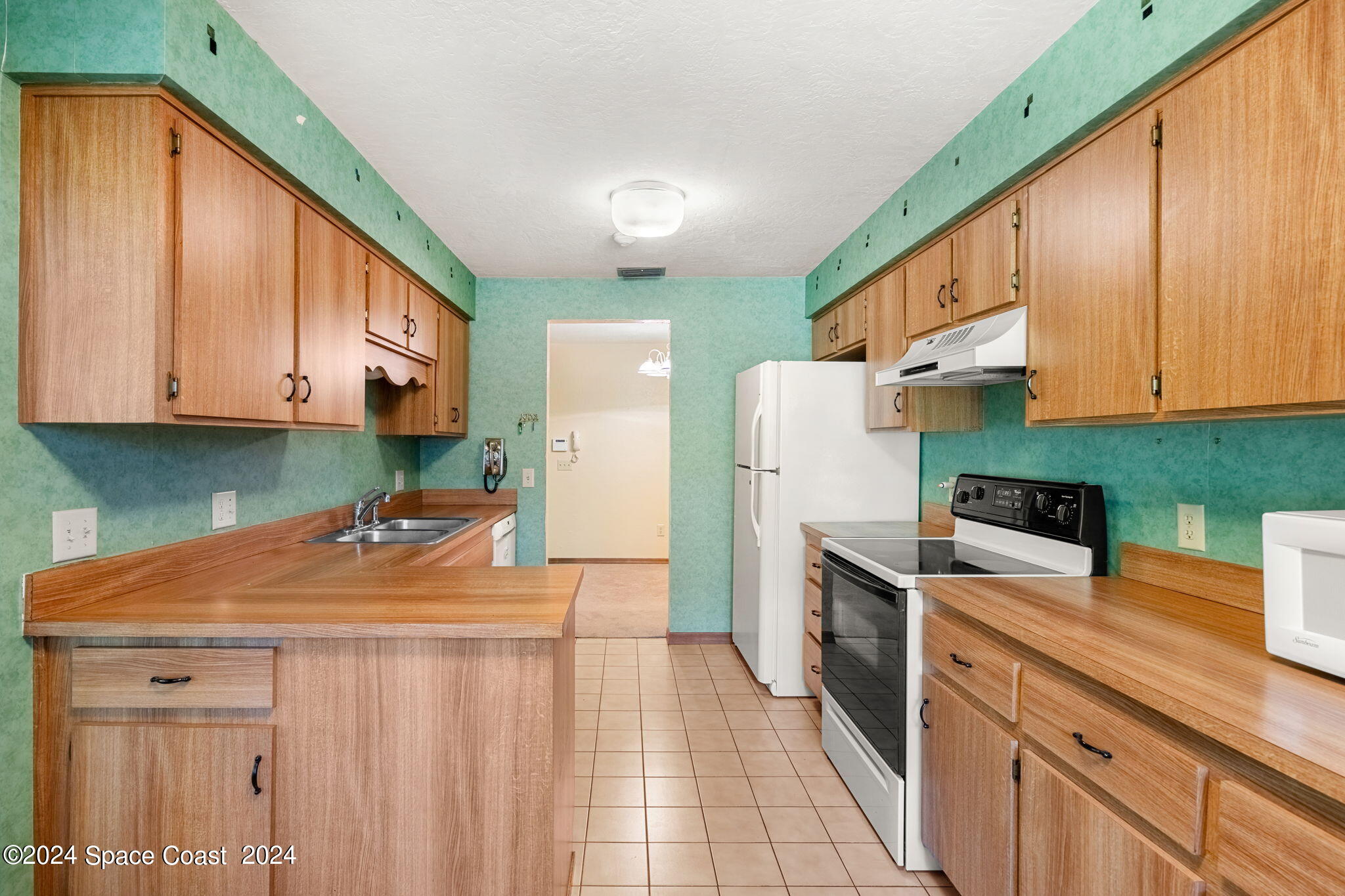 9040 York Lane, 16