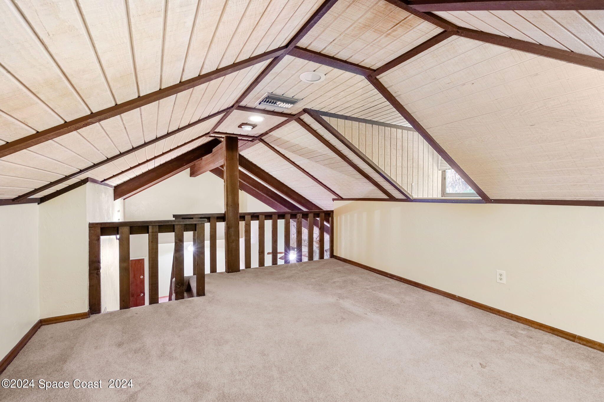 9040 York Lane, 16