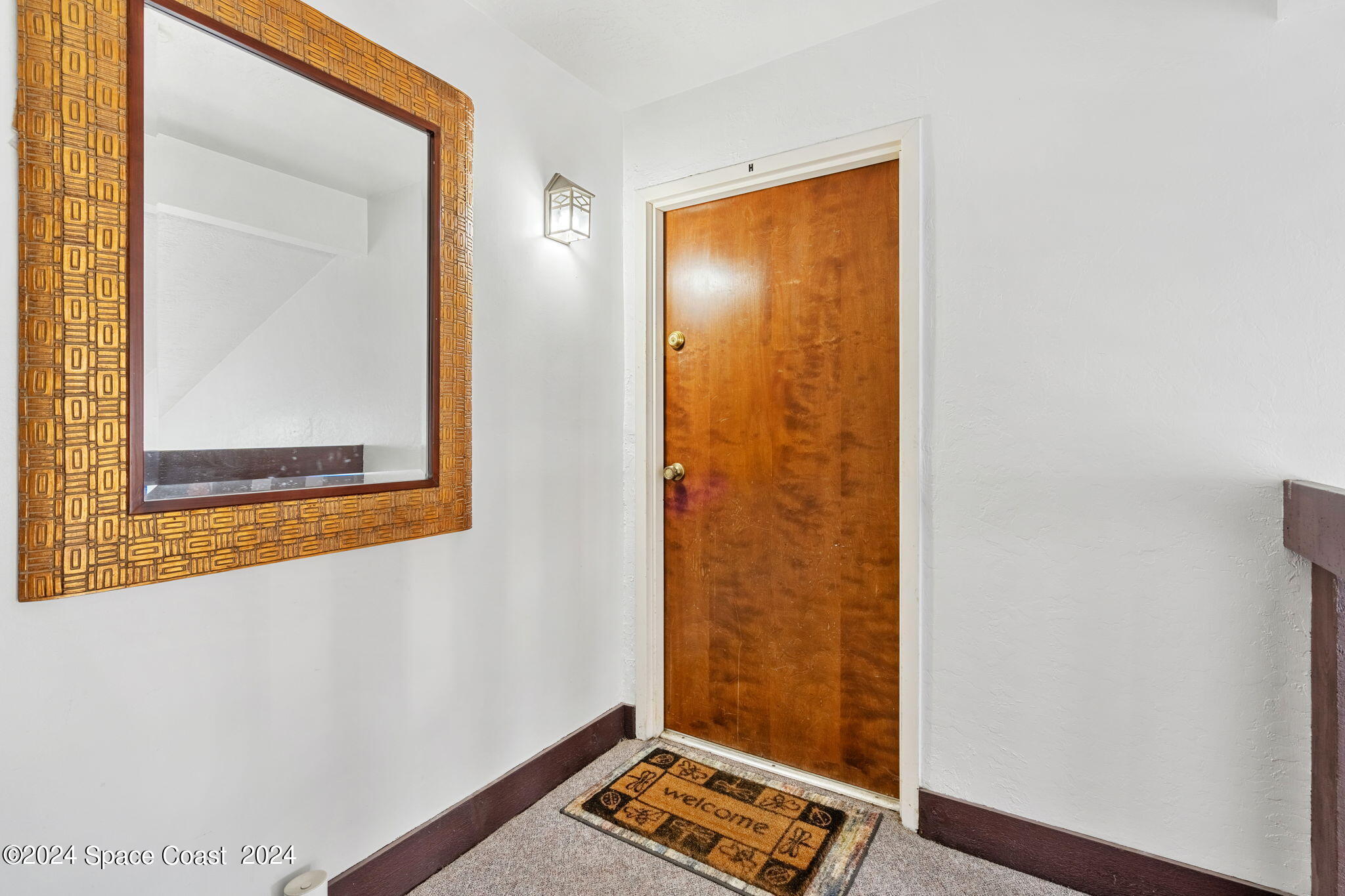 9040 York Lane, 16