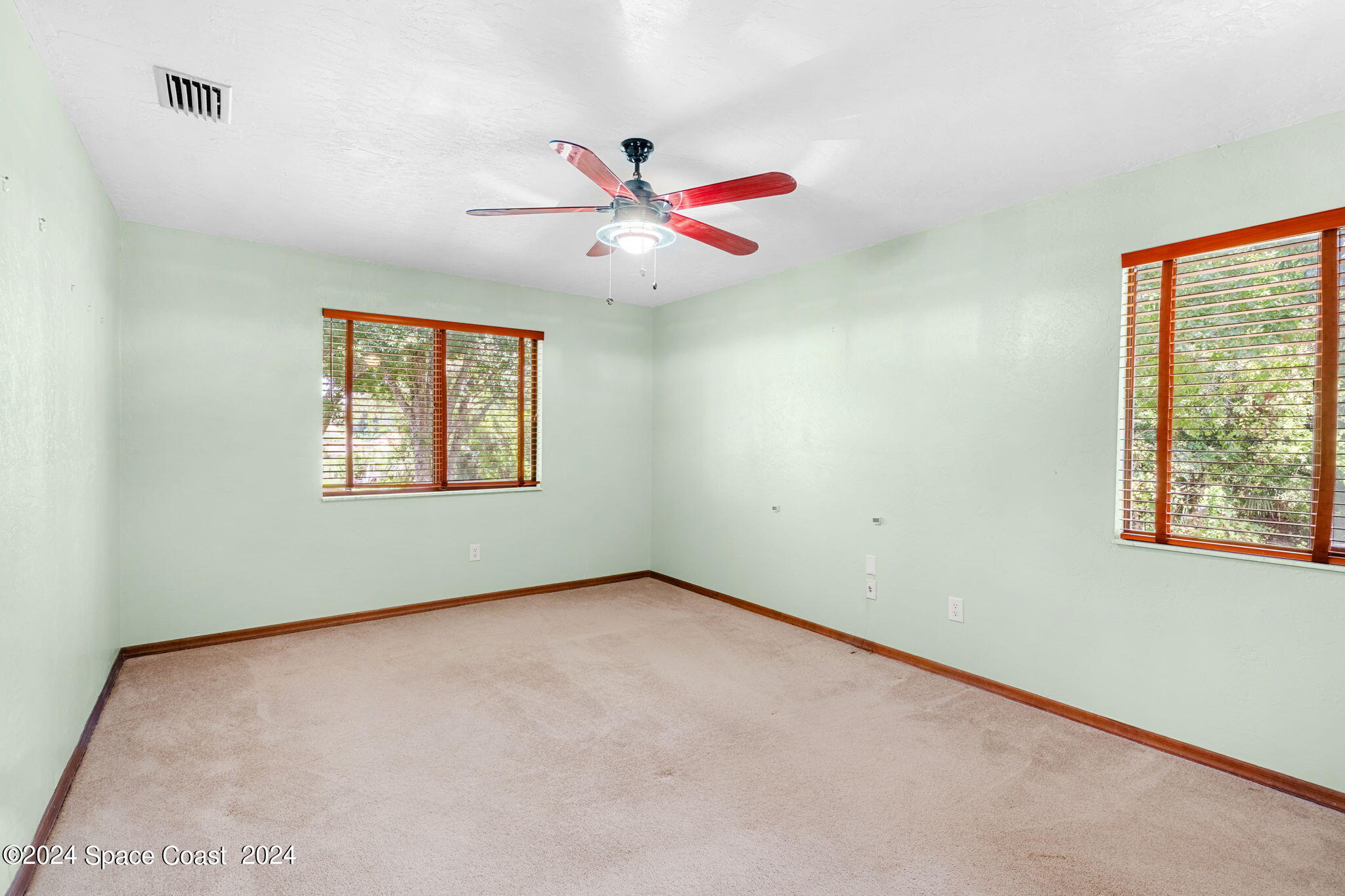 9040 York Lane, 16