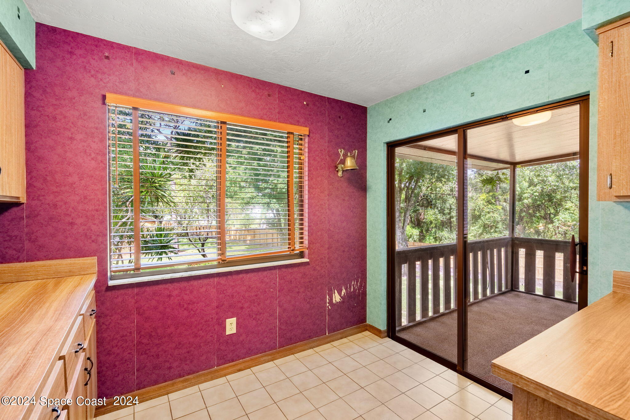 9040 York Lane, 16