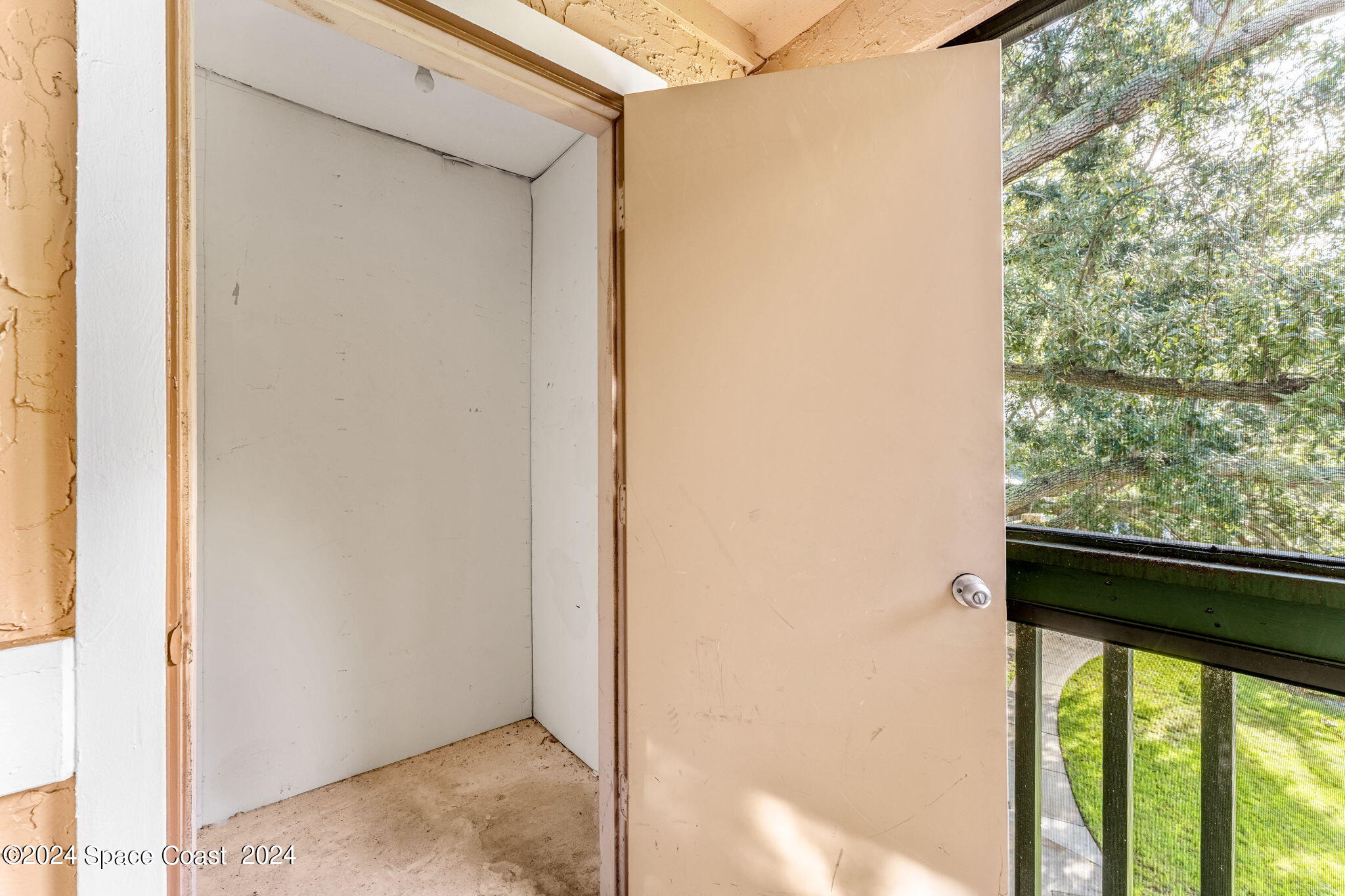 7667 N Wickham Road, 618
