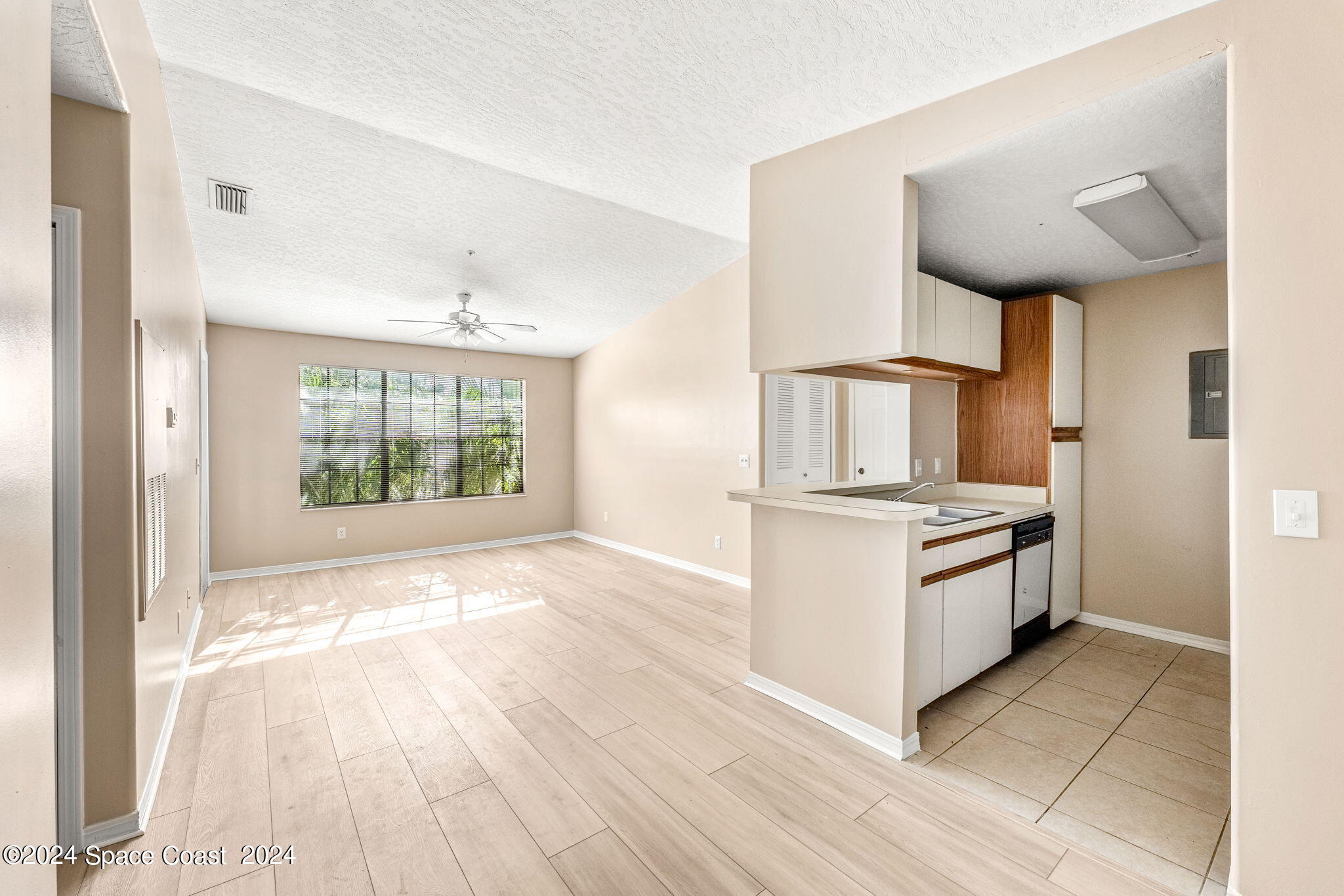 7667 N Wickham Road, 618