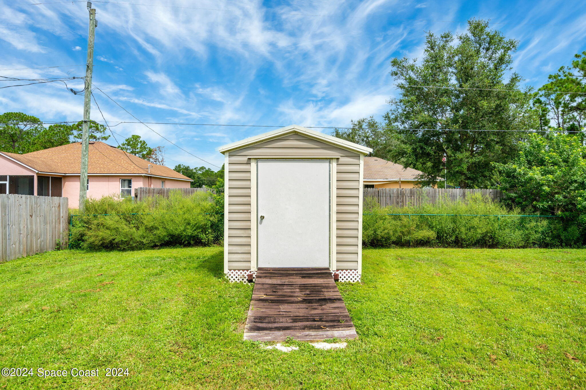 923 Turquoise Street SE