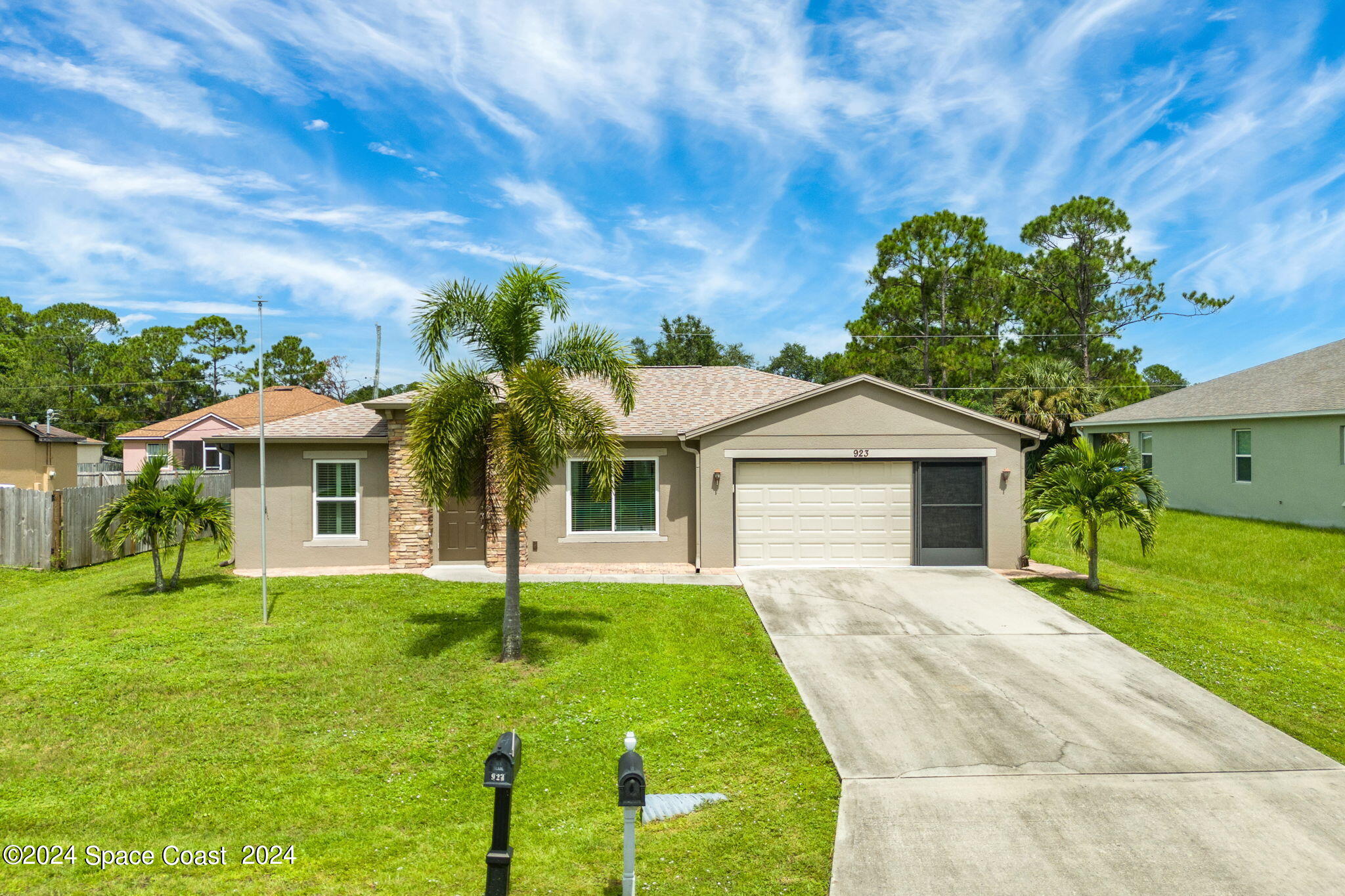 923 Turquoise Street SE