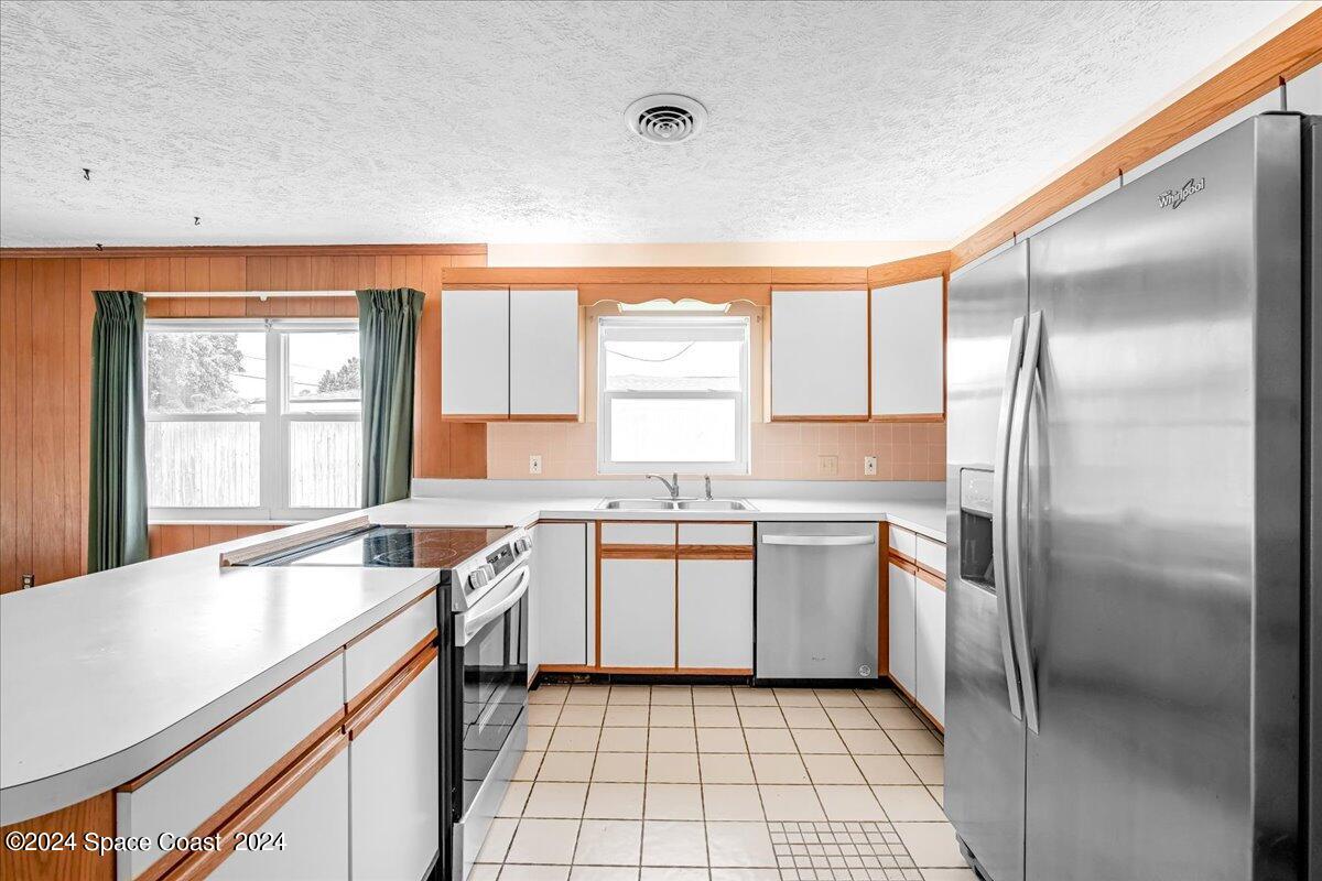 211 Deland Avenue