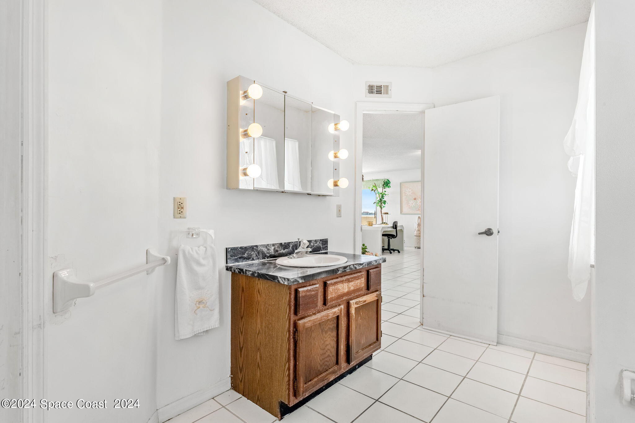 5055 Dixie Highway NE, B401
