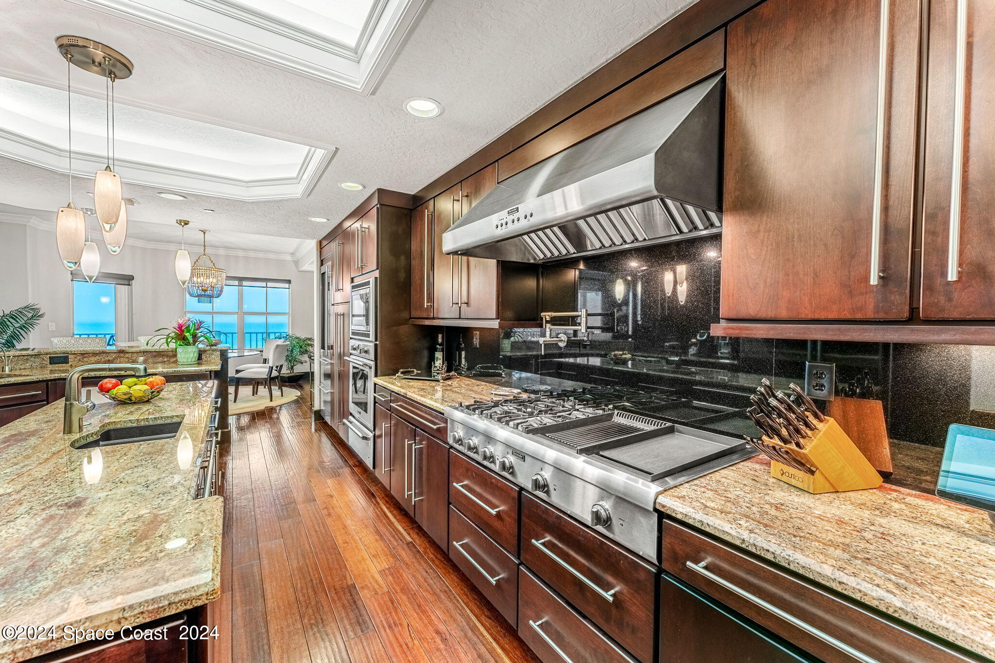 1 Eighth Avenue, 1402