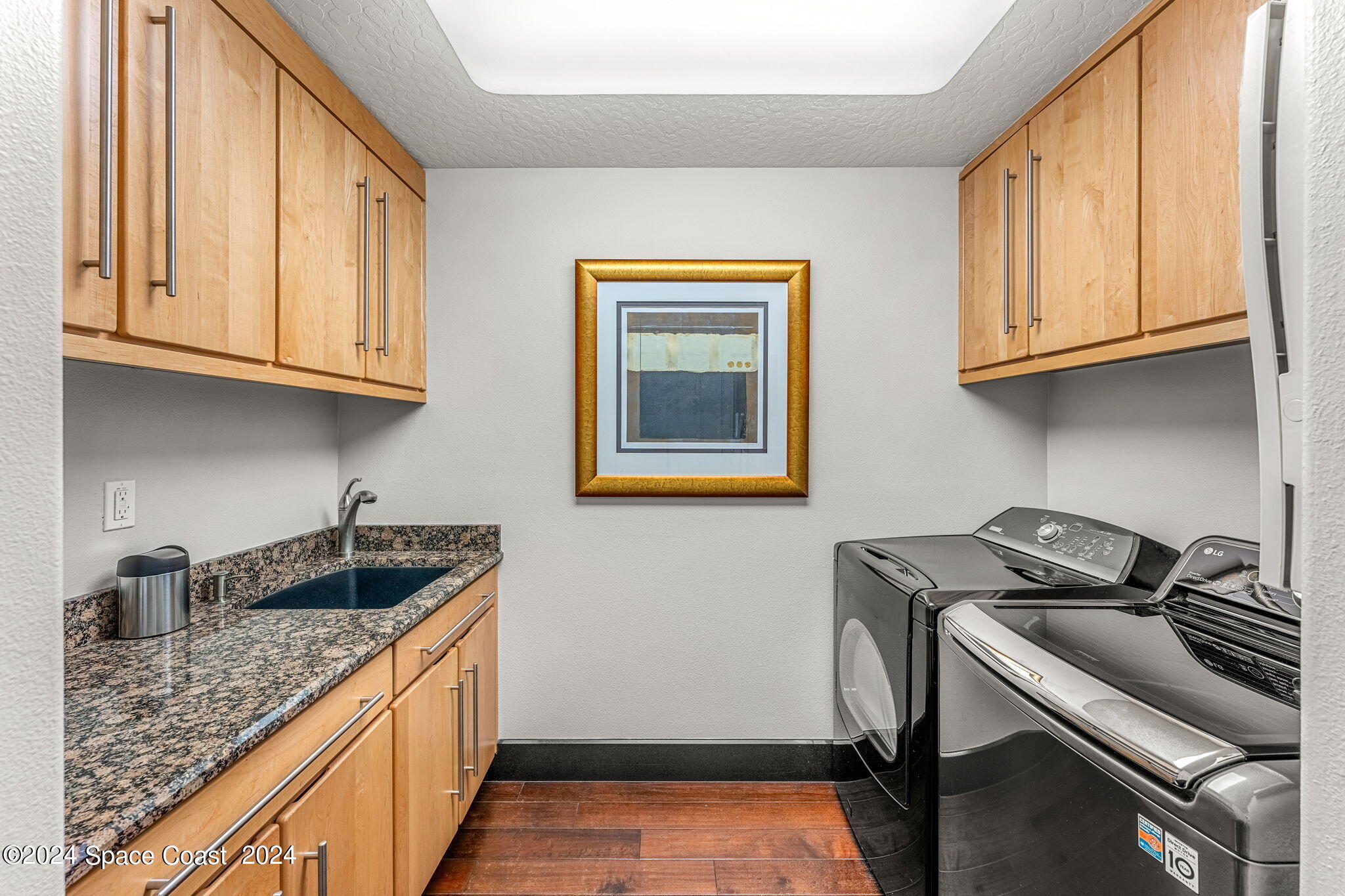 1 Eighth Avenue, 1402