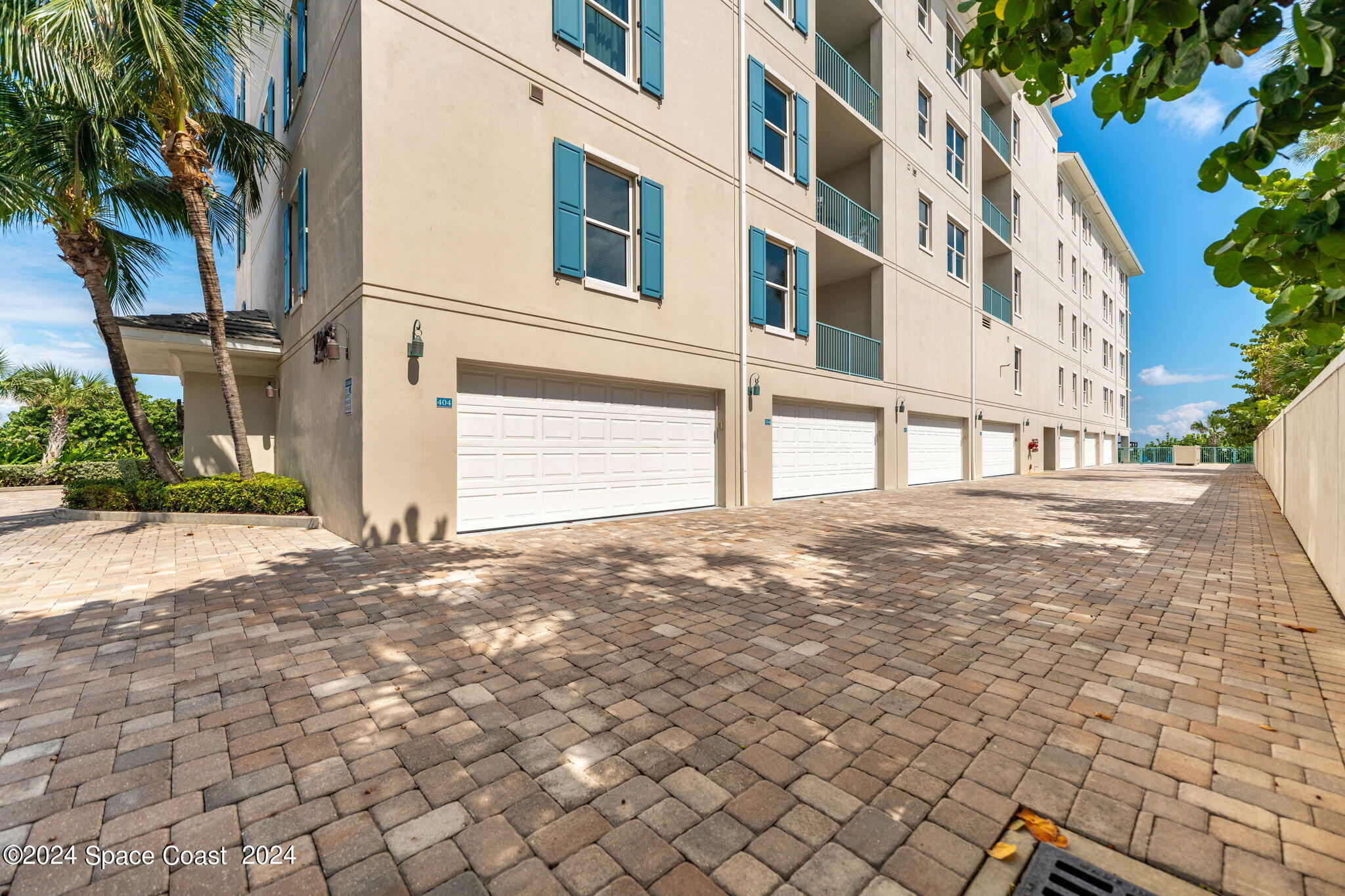 1725 N Highway A1a, 303
