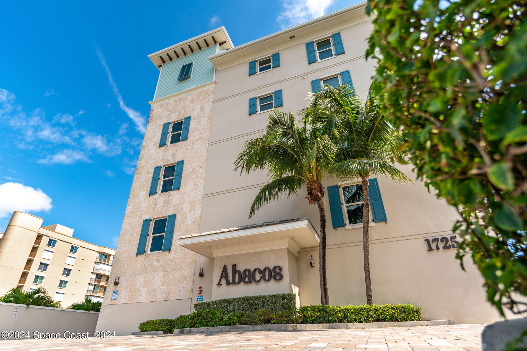 1725 N Highway A1a, 303