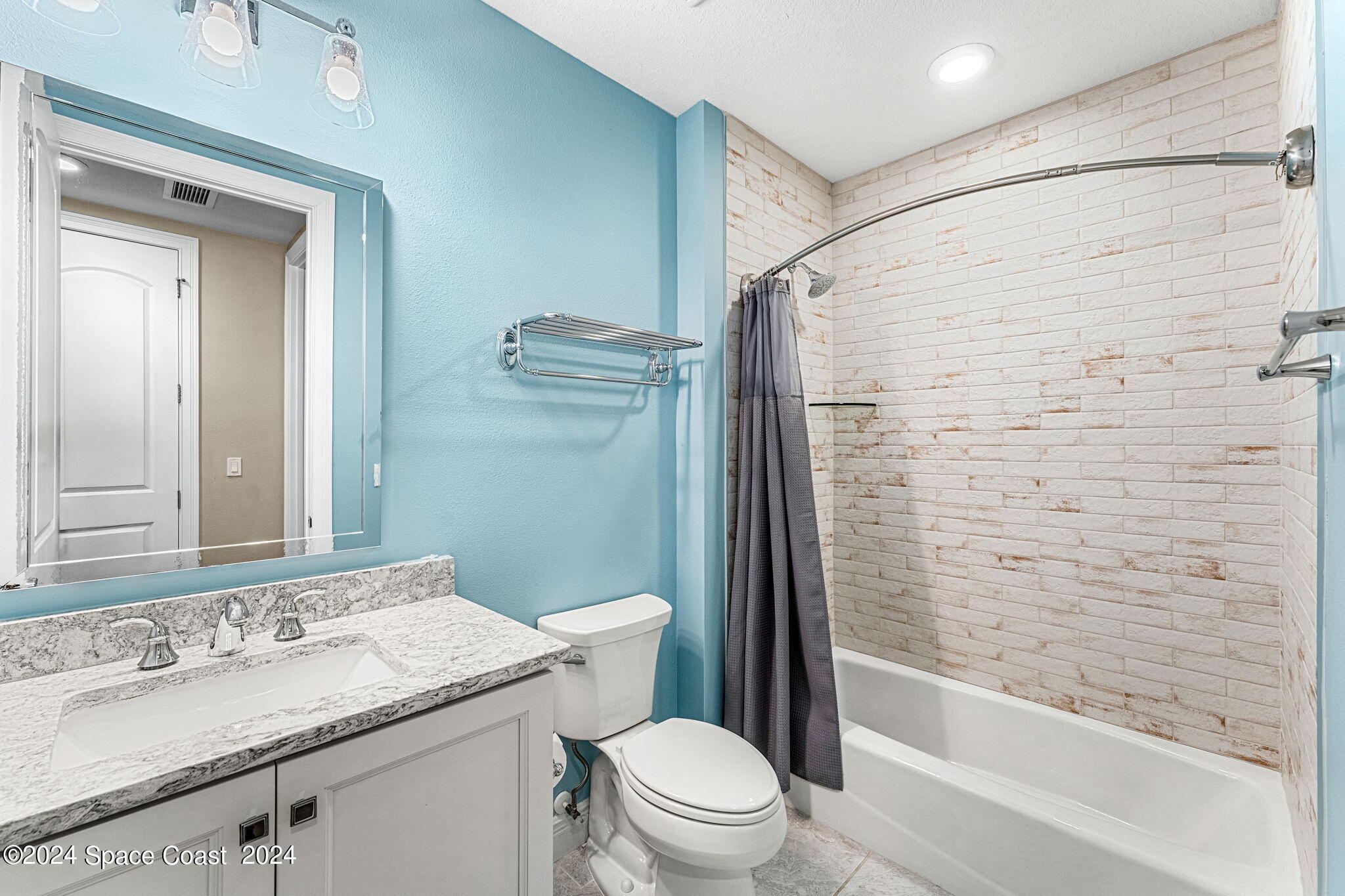 1725 N Highway A1a, 303