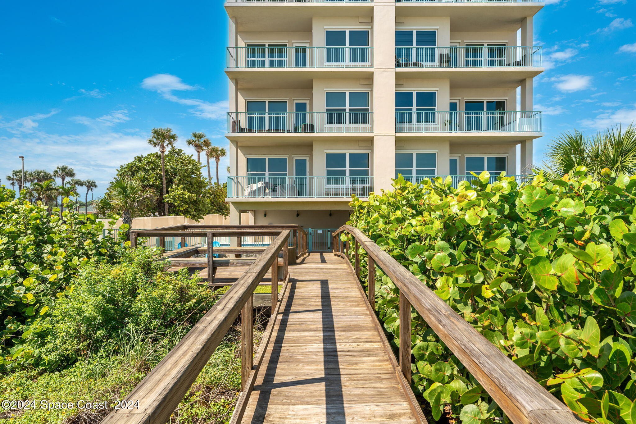 1725 N Highway A1a, 303