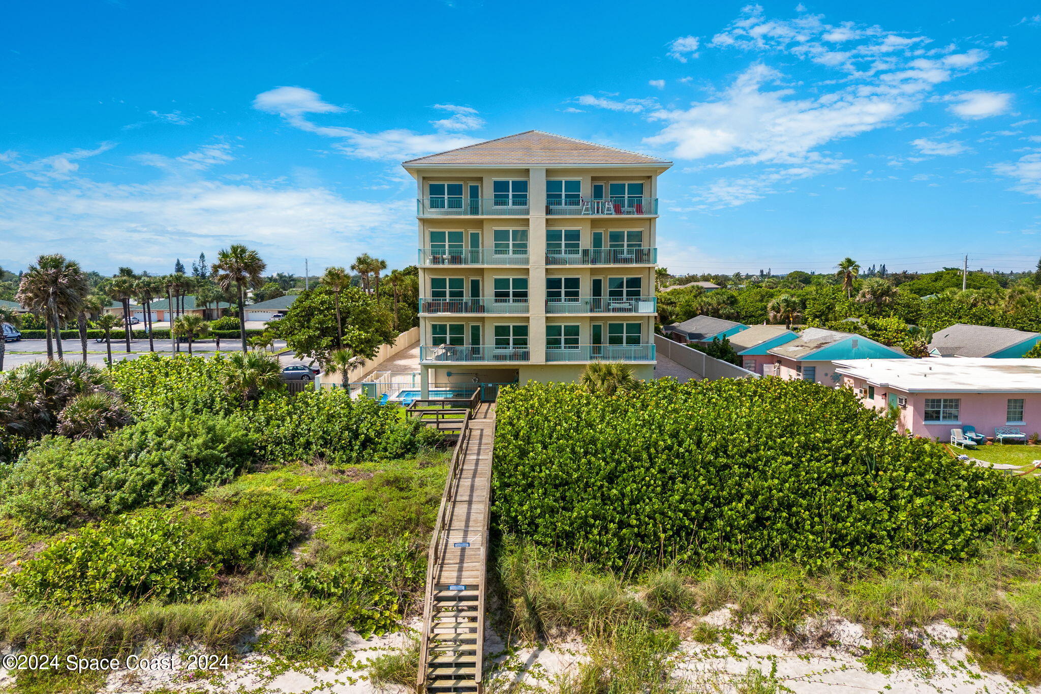 1725 N Highway A1a, 303