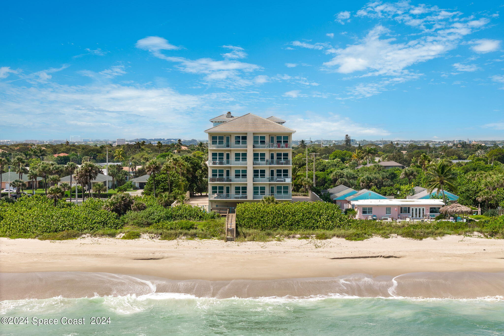 1725 N Highway A1a, 303