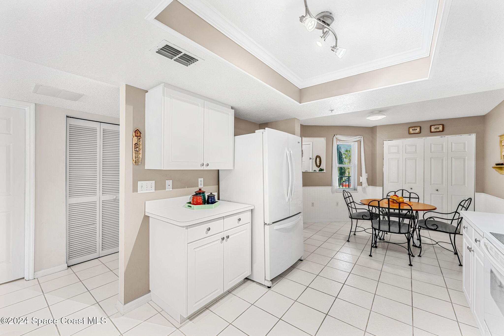 603 Shorewood Drive, 205