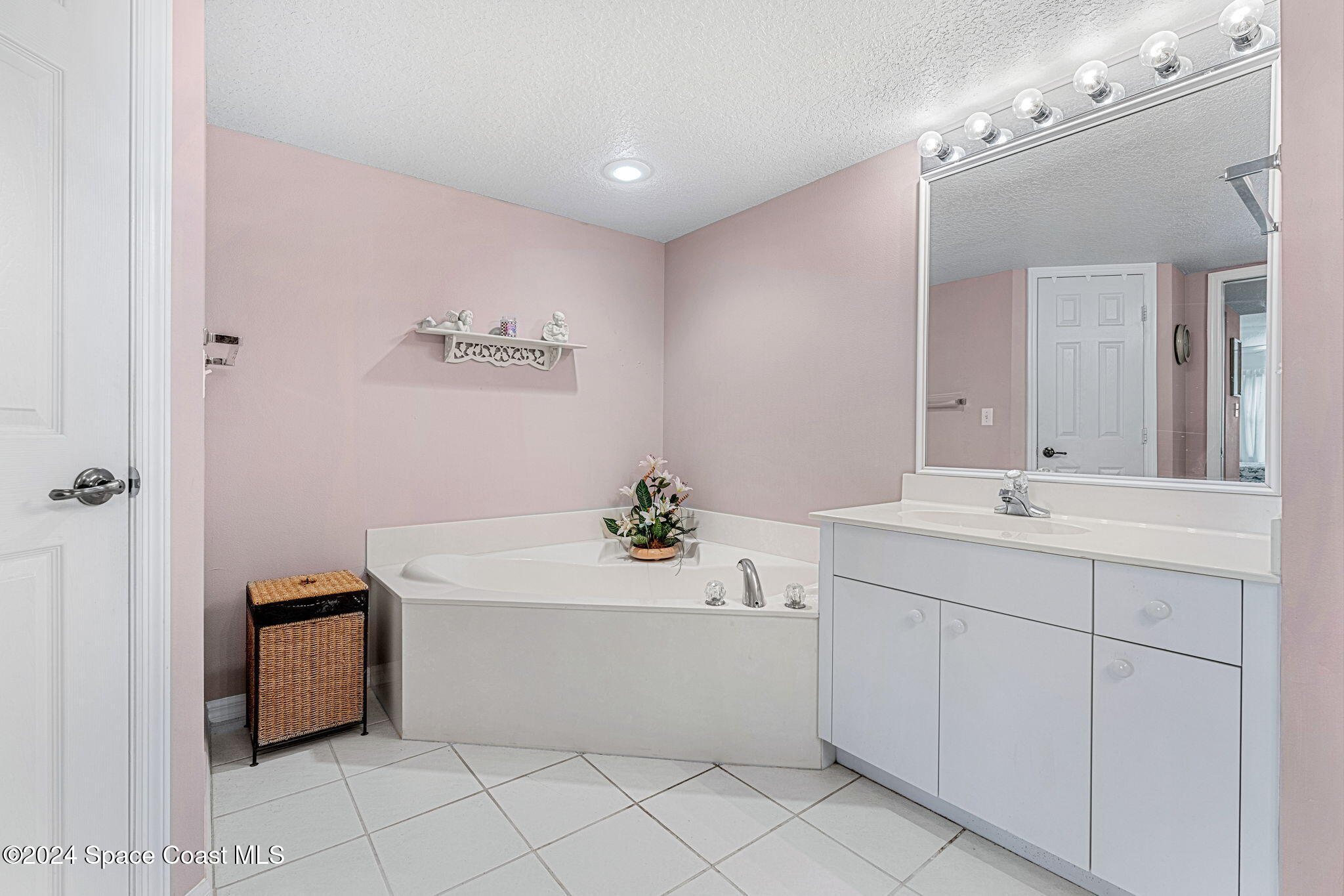 603 Shorewood Drive, 205