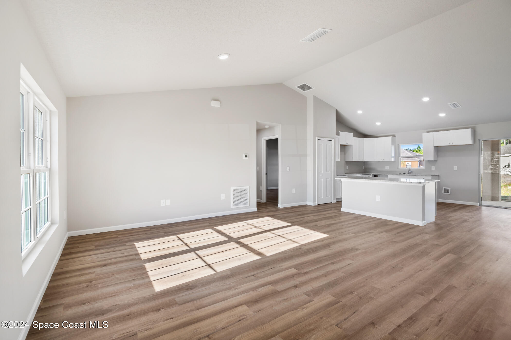 1037 Westport Street SE