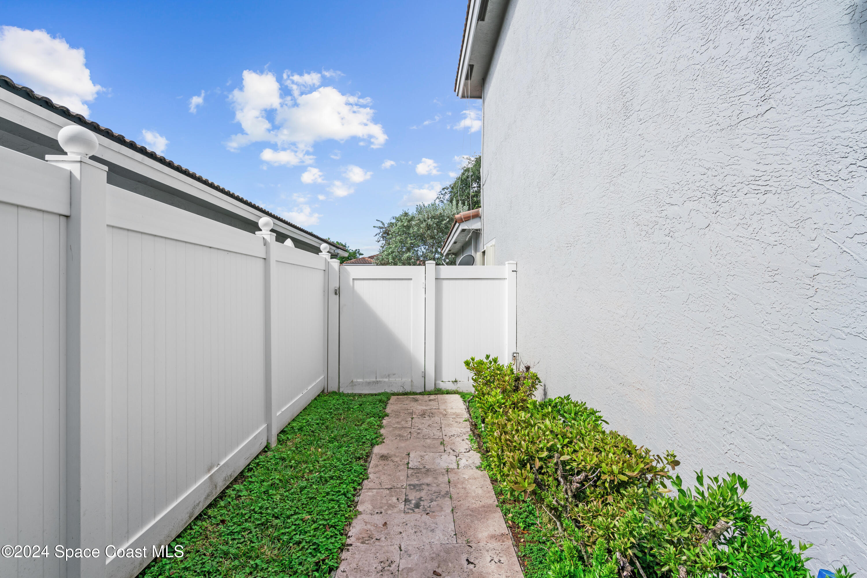 2237 N 72nd Terrace