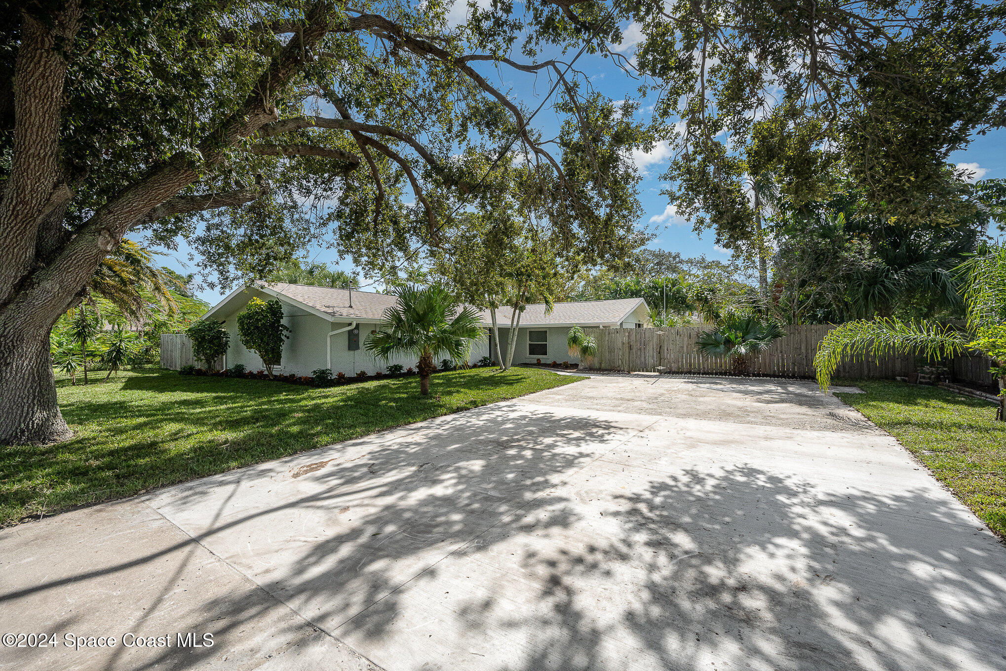 60 Venetian Way