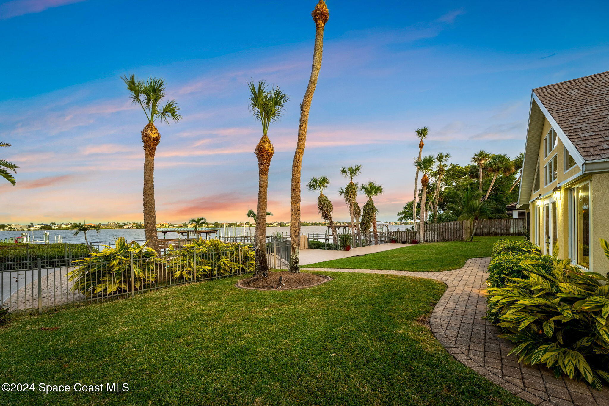 10400 S Tropical Trail