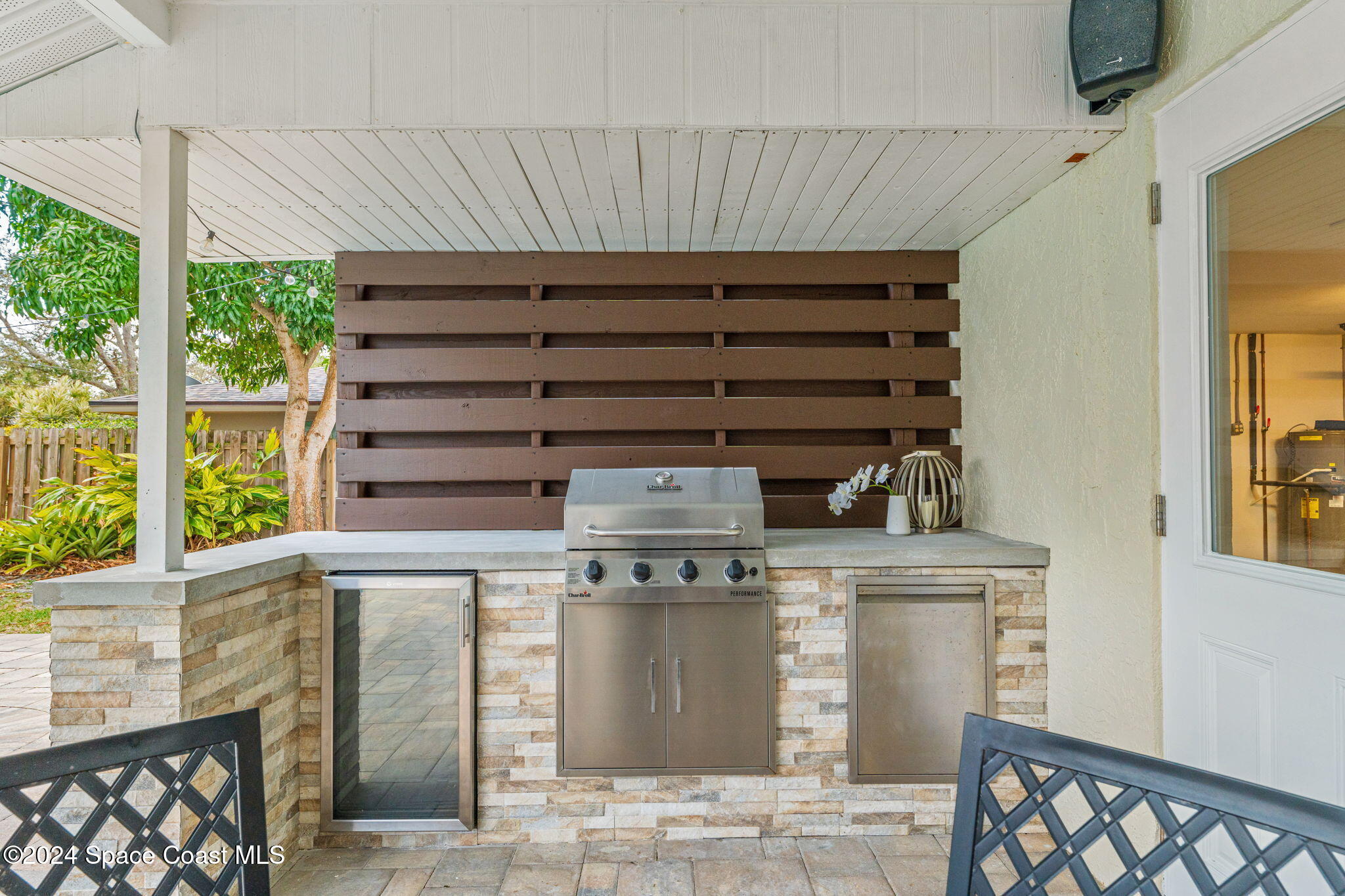 512 Latania Palm Drive