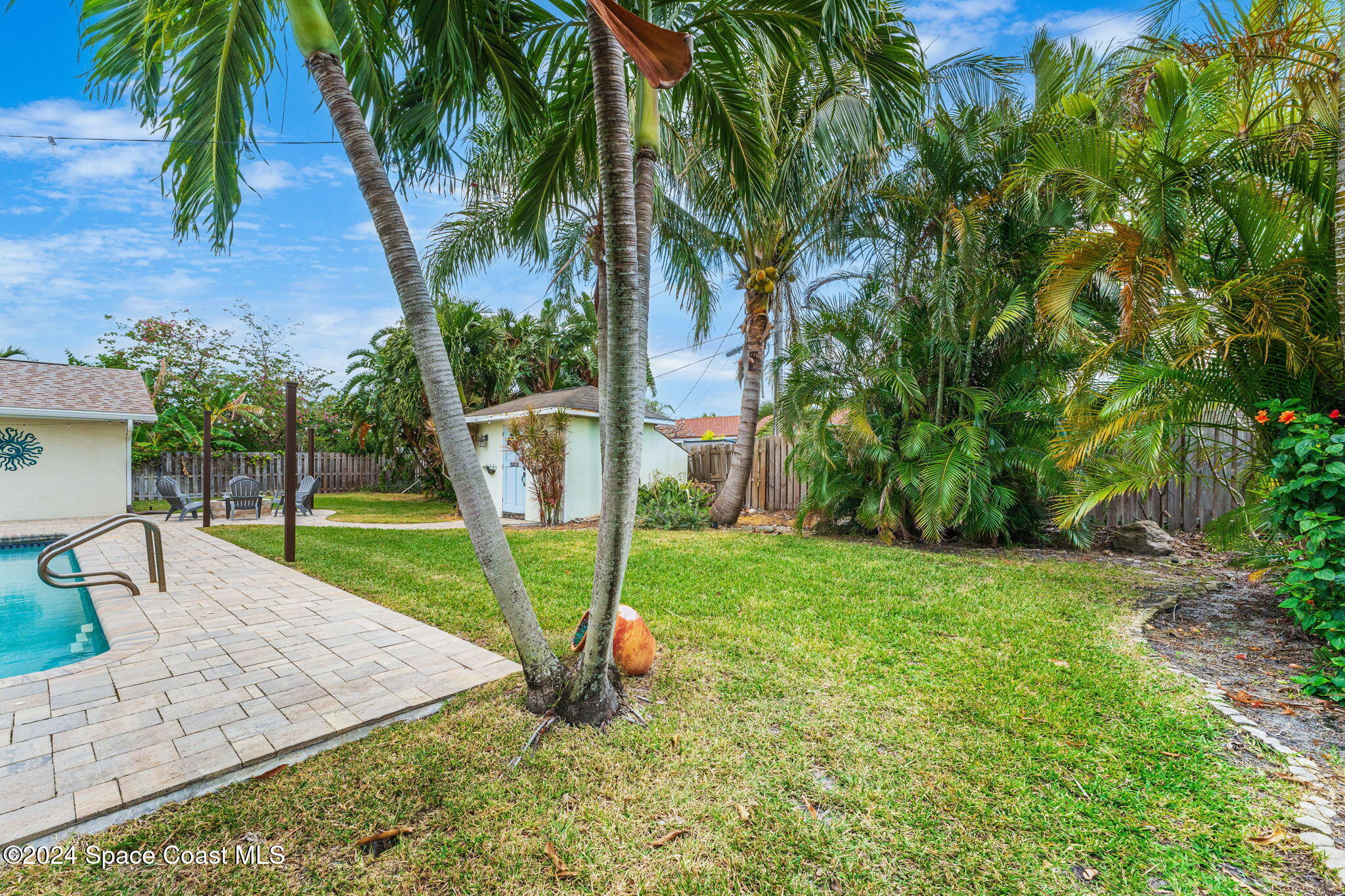 512 Latania Palm Drive
