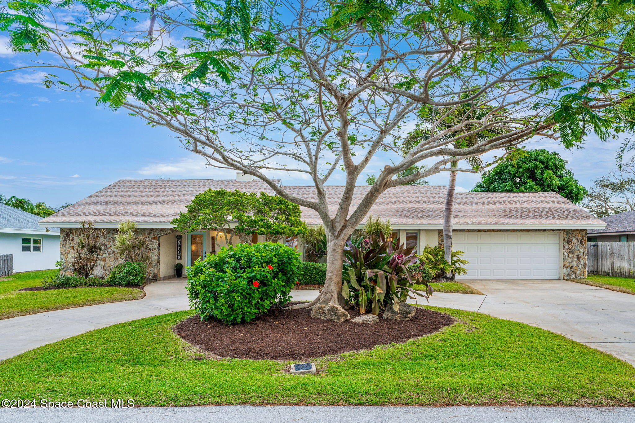 512 Latania Palm Drive