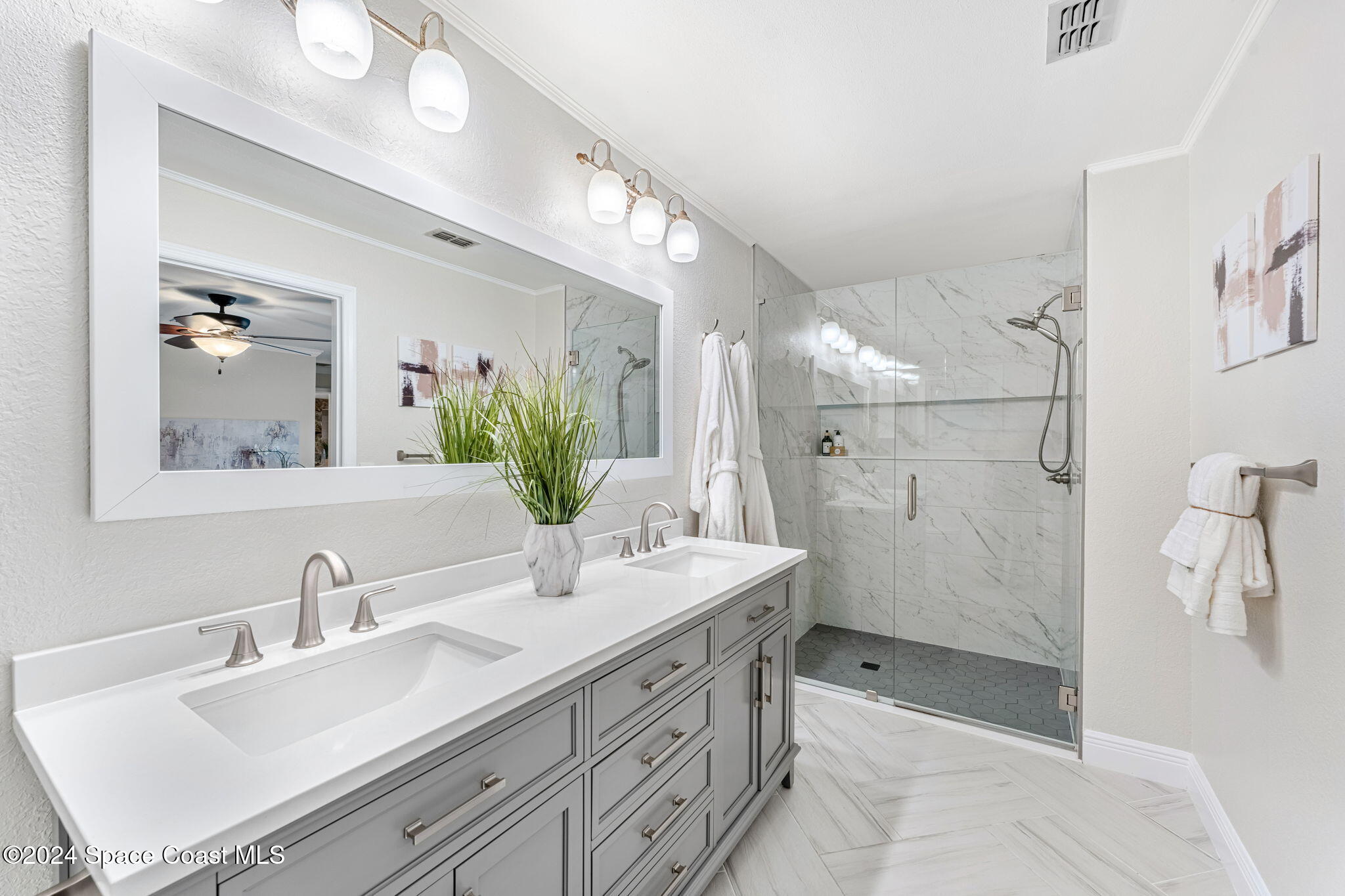 512 Latania Palm Drive
