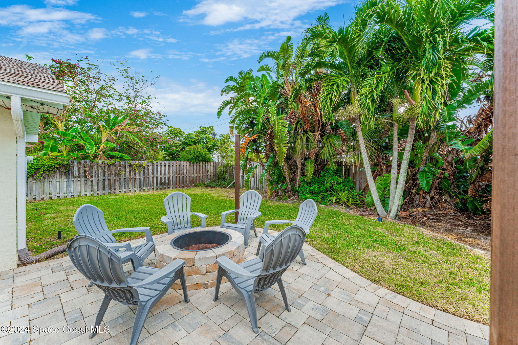 512 Latania Palm Drive
