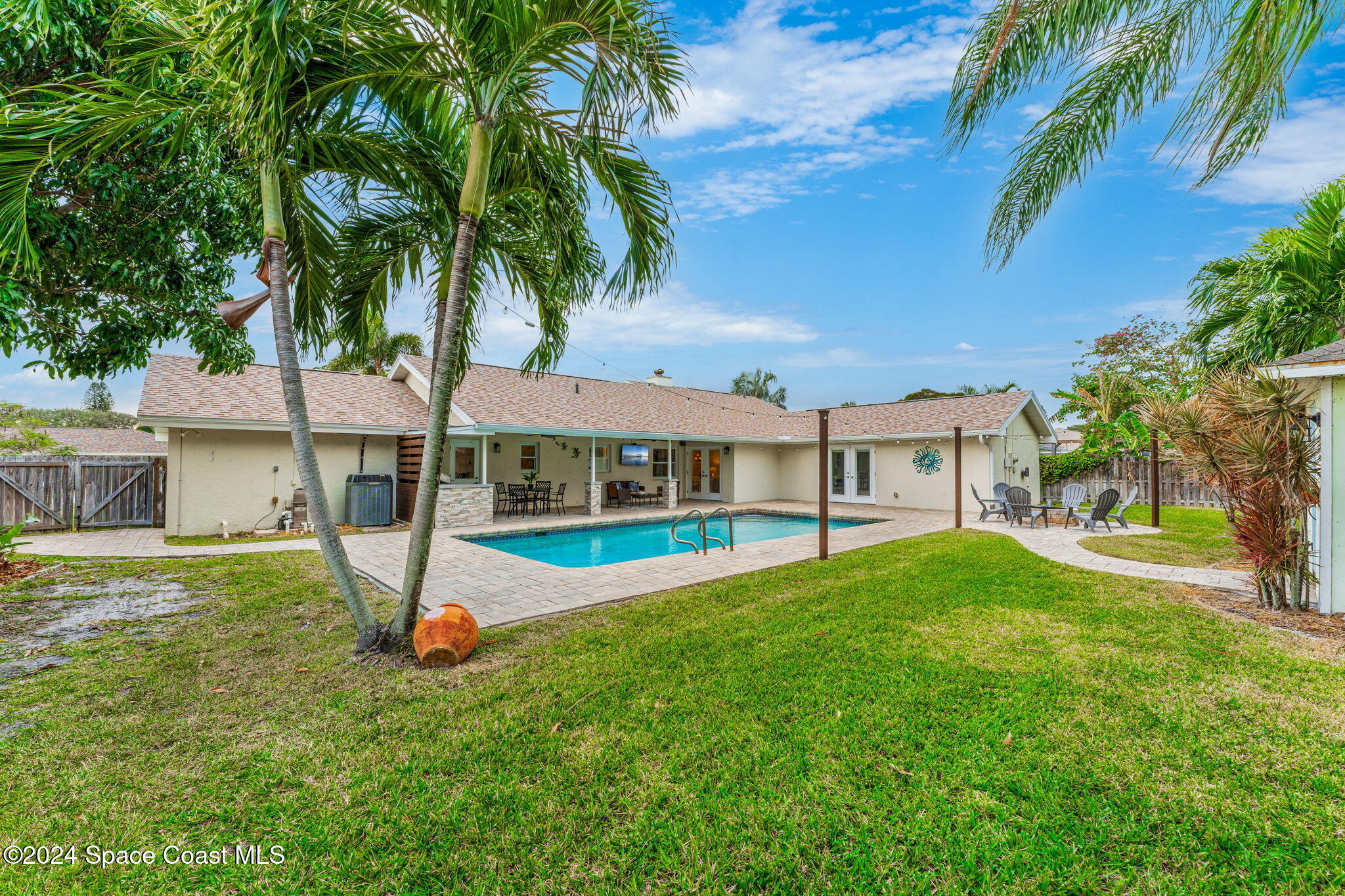512 Latania Palm Drive