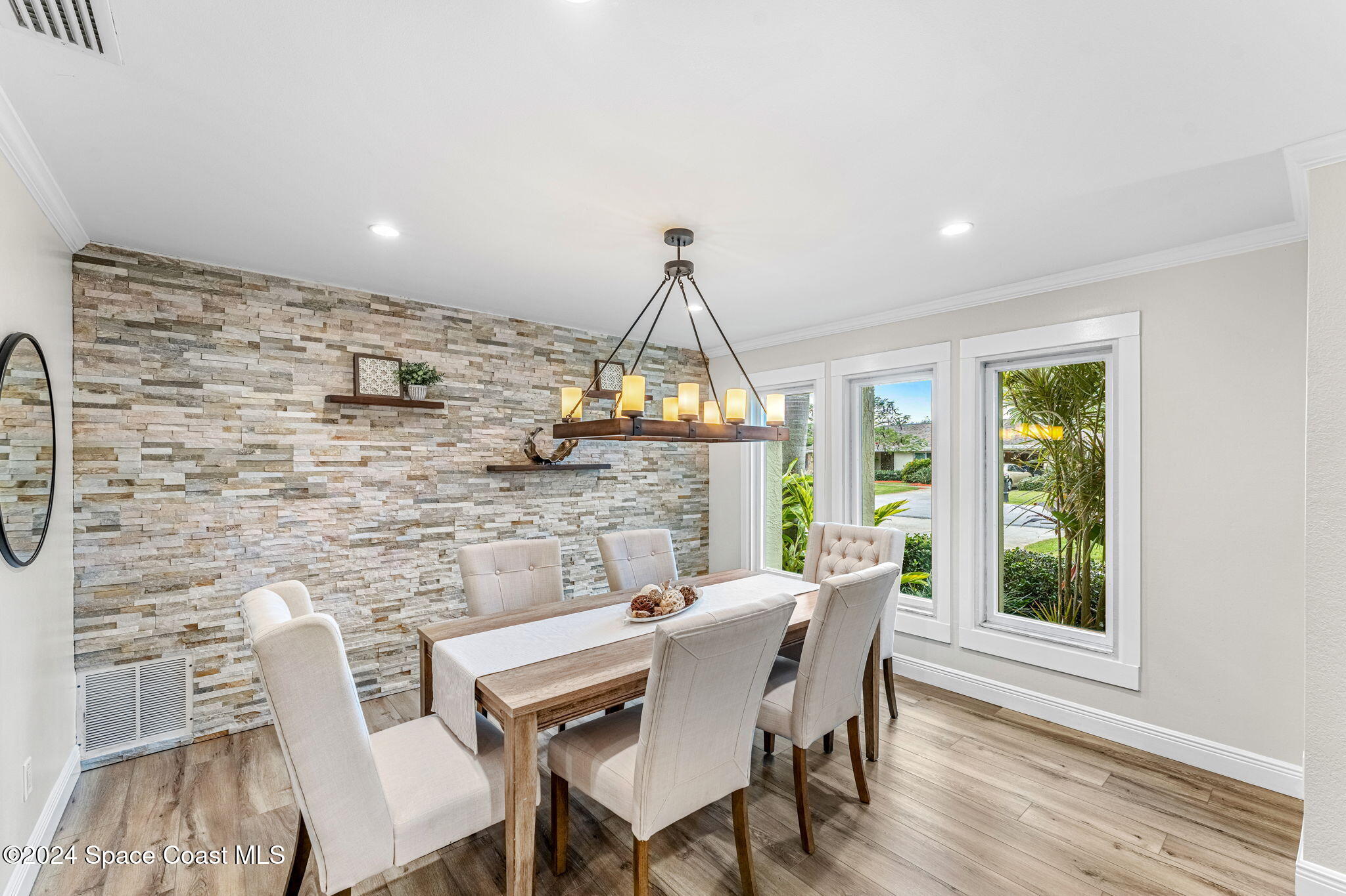 512 Latania Palm Drive