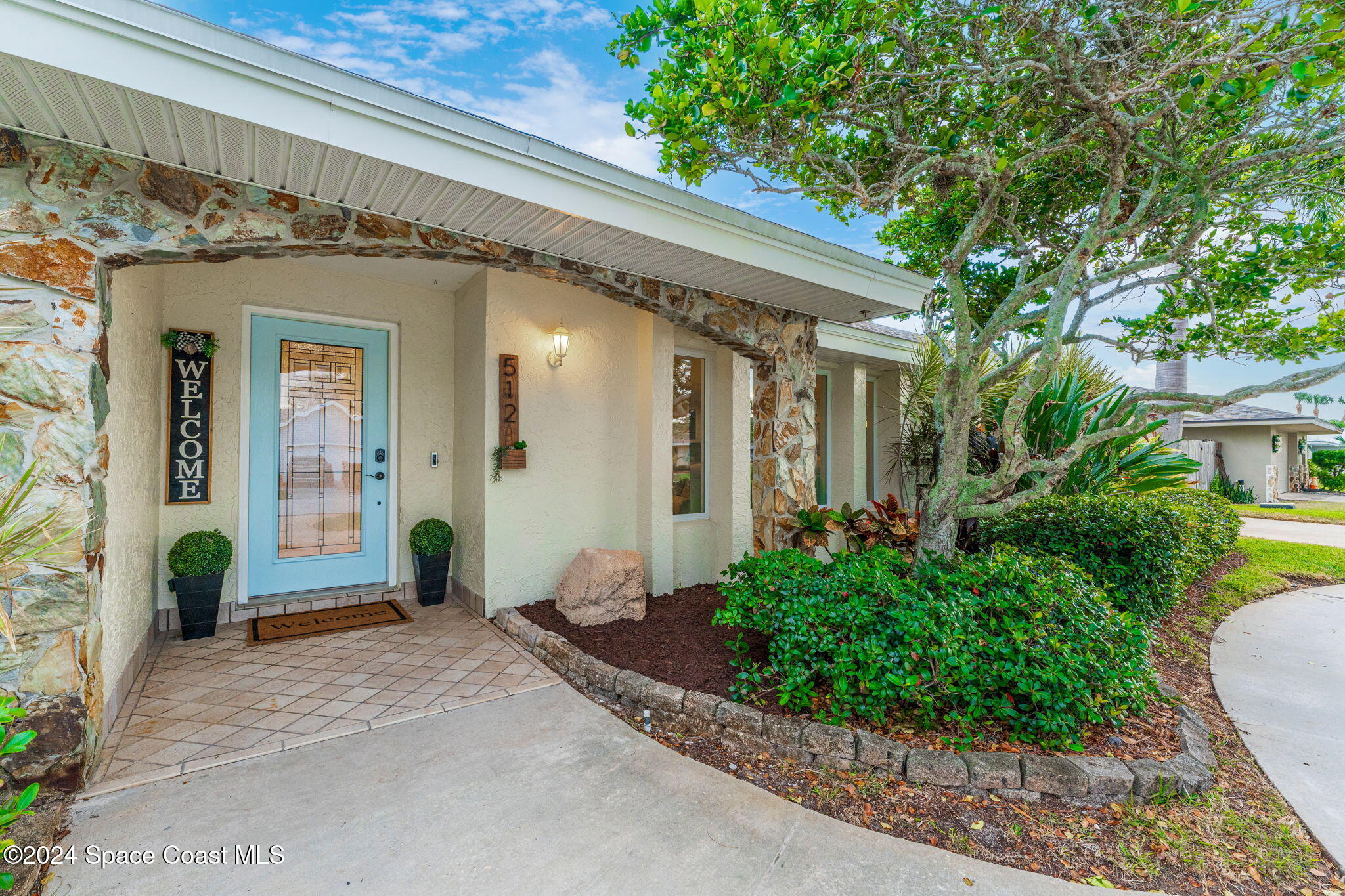 512 Latania Palm Drive