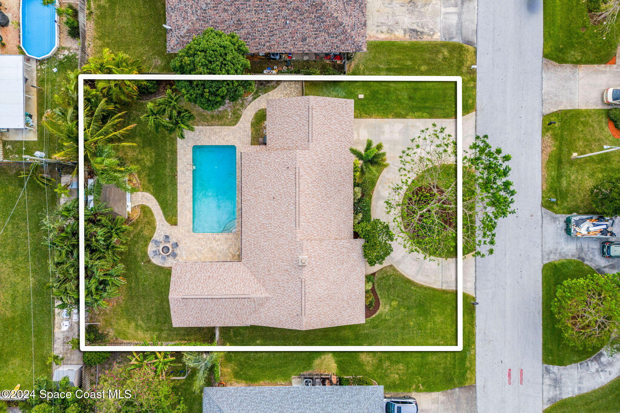 512 Latania Palm Drive